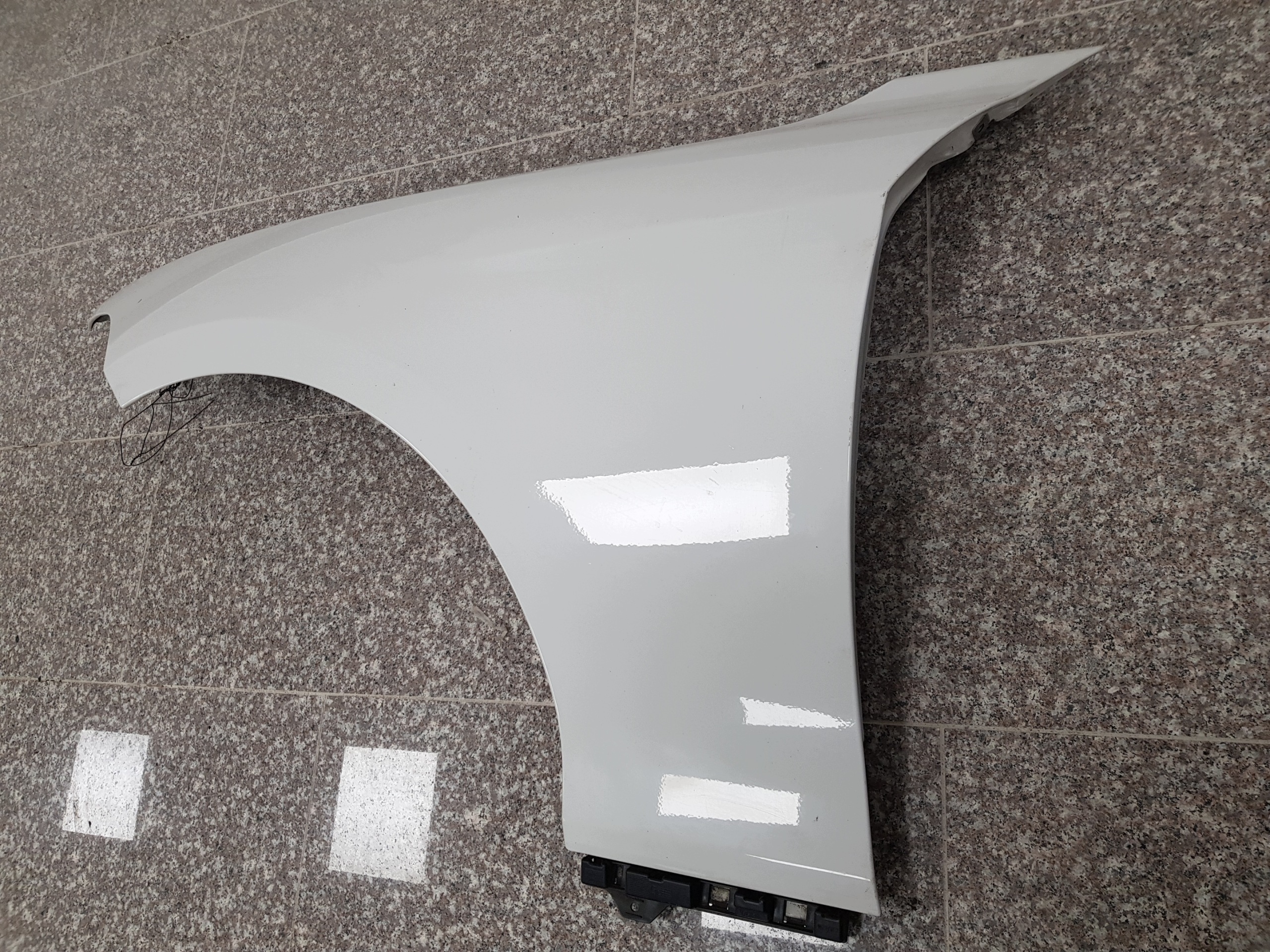 BMW 1 F20 F21 fender front front left BIALY