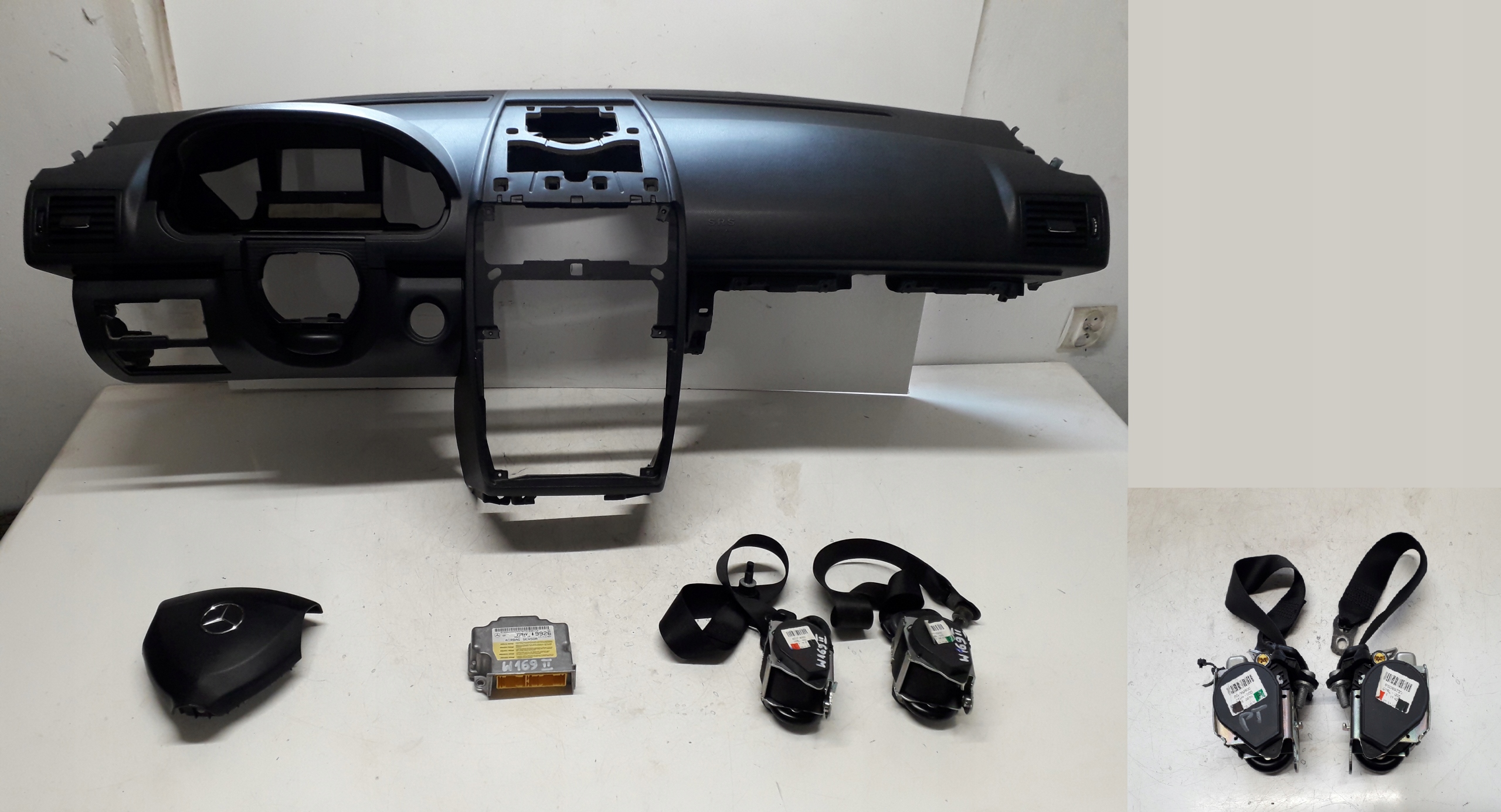 MERCEDES A W169 04-12 KONSOLA DESKA SENSOR AIRBAG PODUSZKI PASY