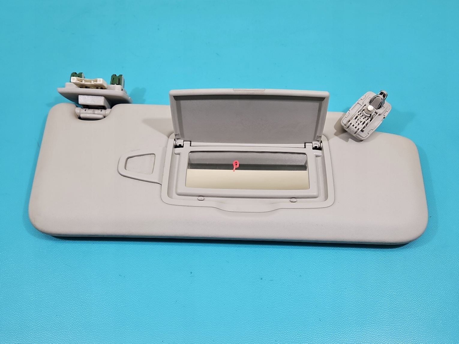 PRZESŁONKA PRAWA MERCEDES W213 DASZEK OSŁONA PRZECIWSŁONECZNA EU