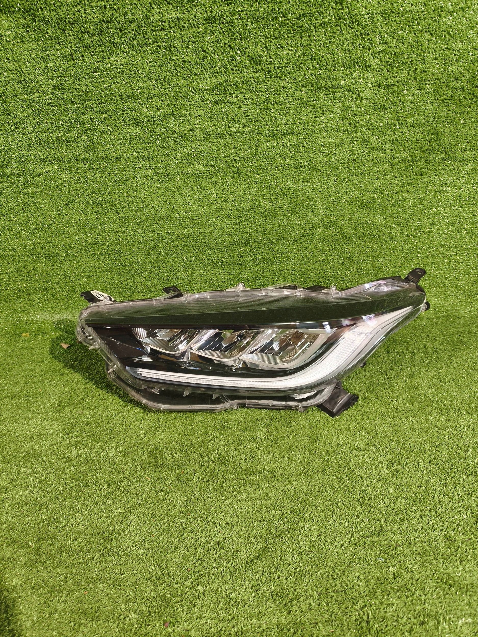 REFLEKTOR left front TOYOTA YARIS IV FULL LED 20- NR.1016