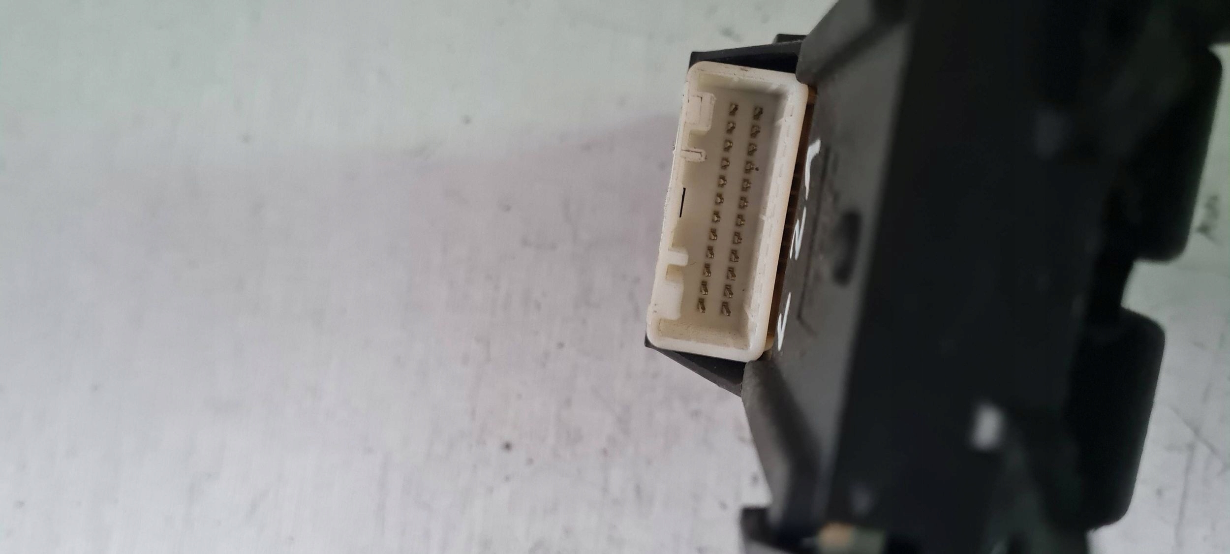 window control switch Toyota Corolla E12 8482002111 Europa