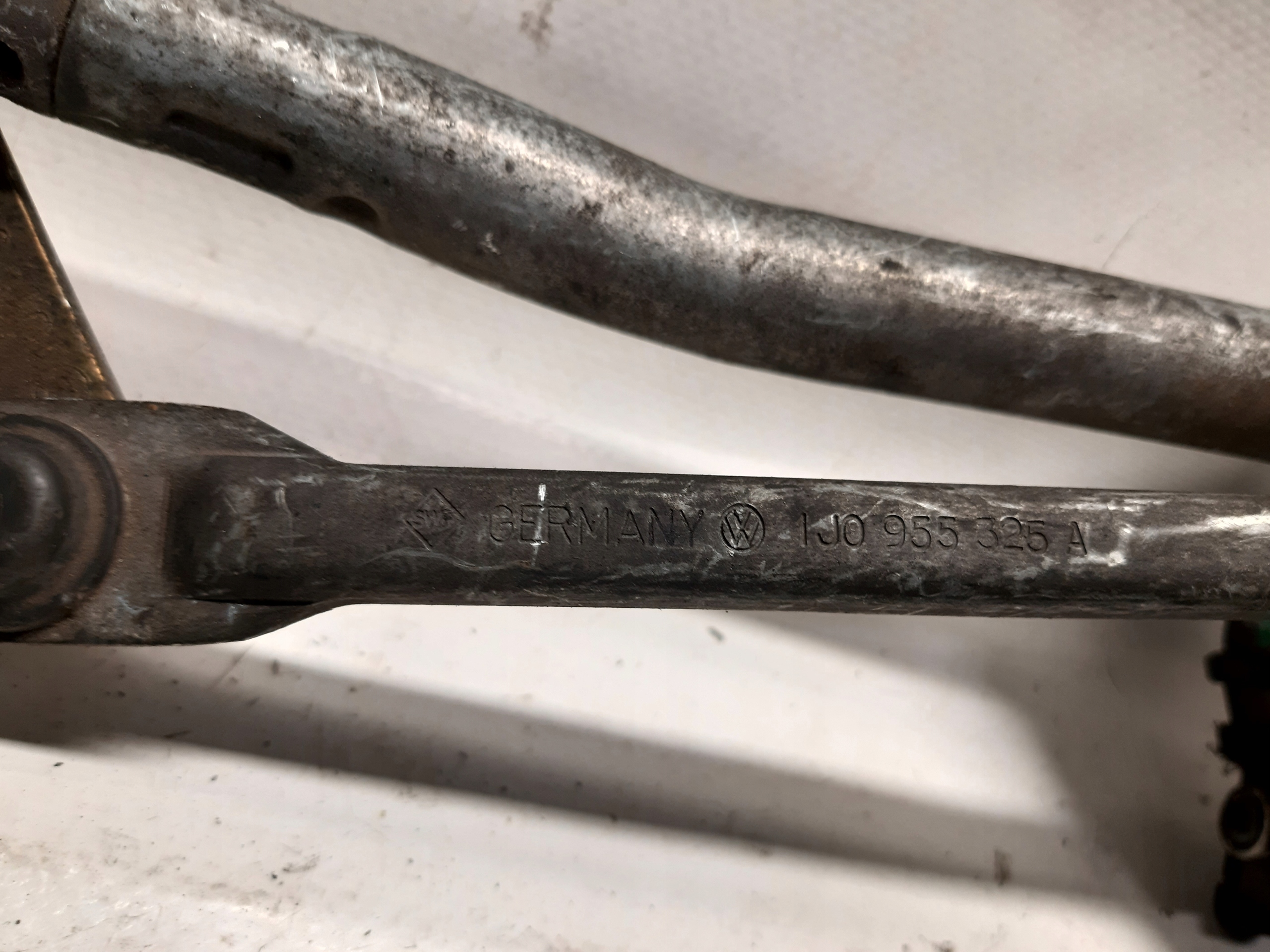 wiper mechanism front AUDI A3 8L