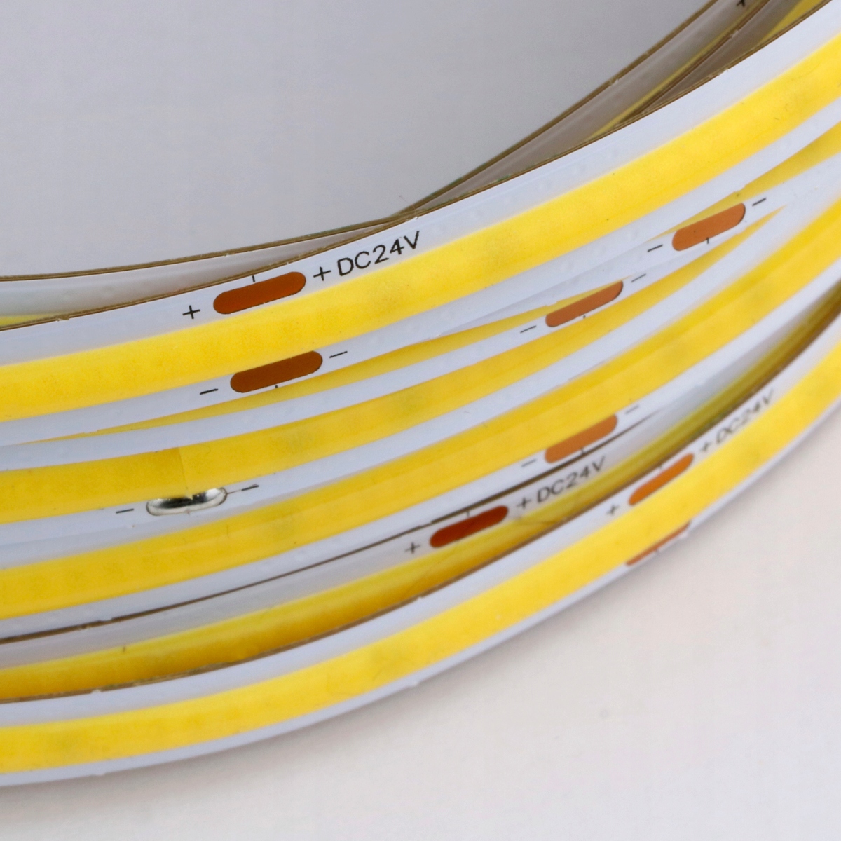 TAŚMA LED COB 480LED/m 15W/m 3000K CIEPŁA 24V/DC 1500lm/m CIĄGŁE ŚWIATŁO Napięcie (V) 24V DC