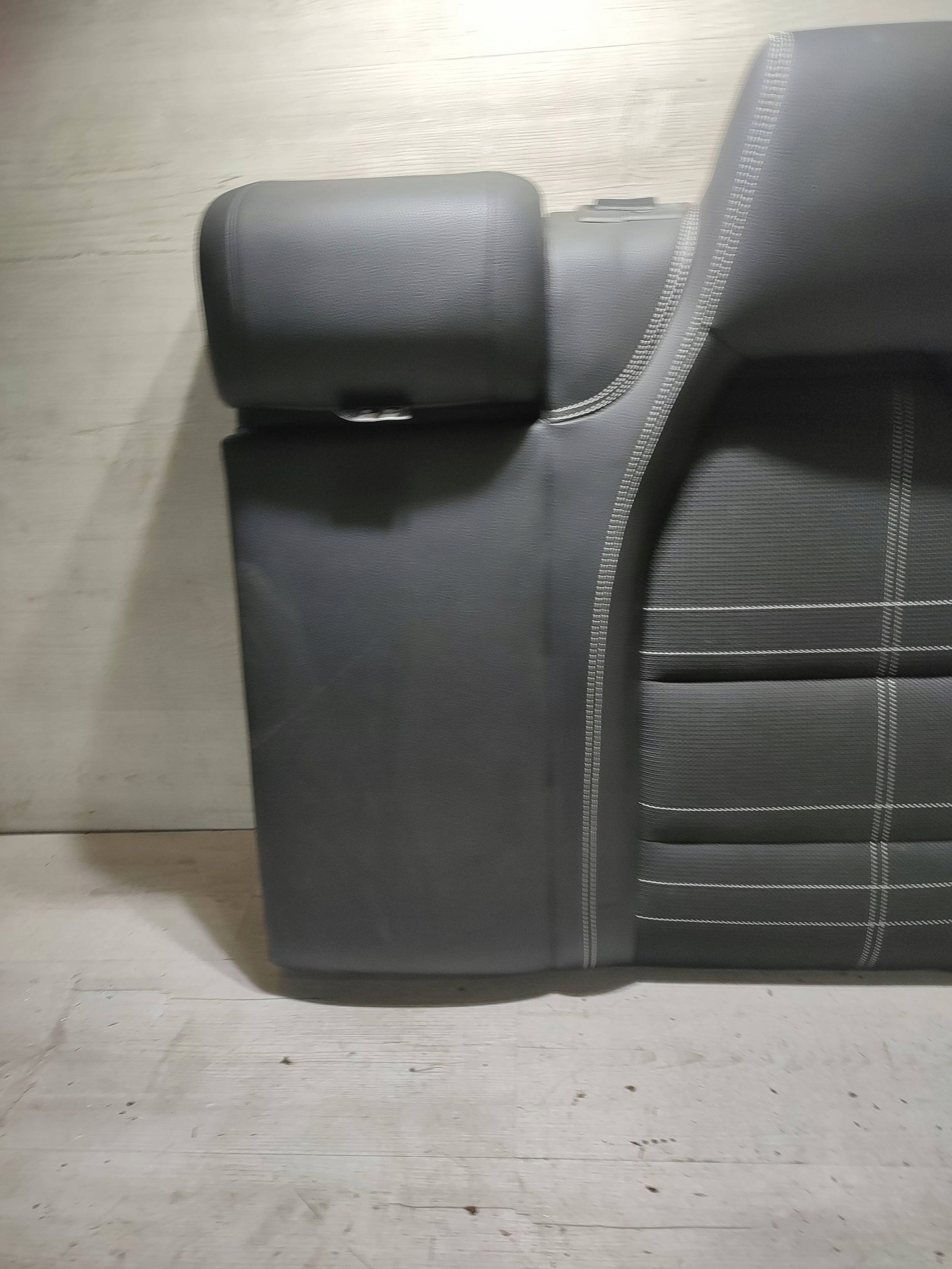 Mercedes-Benz GLA W156 2015 rear part side right side seat oparcie