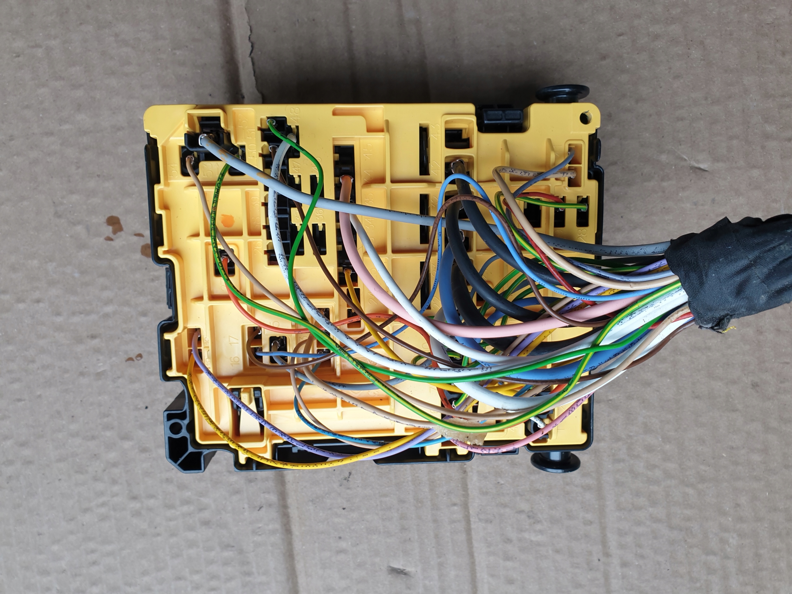 compartment BEZP. module PEUGEOT 208 CITROEN C3 9804848480