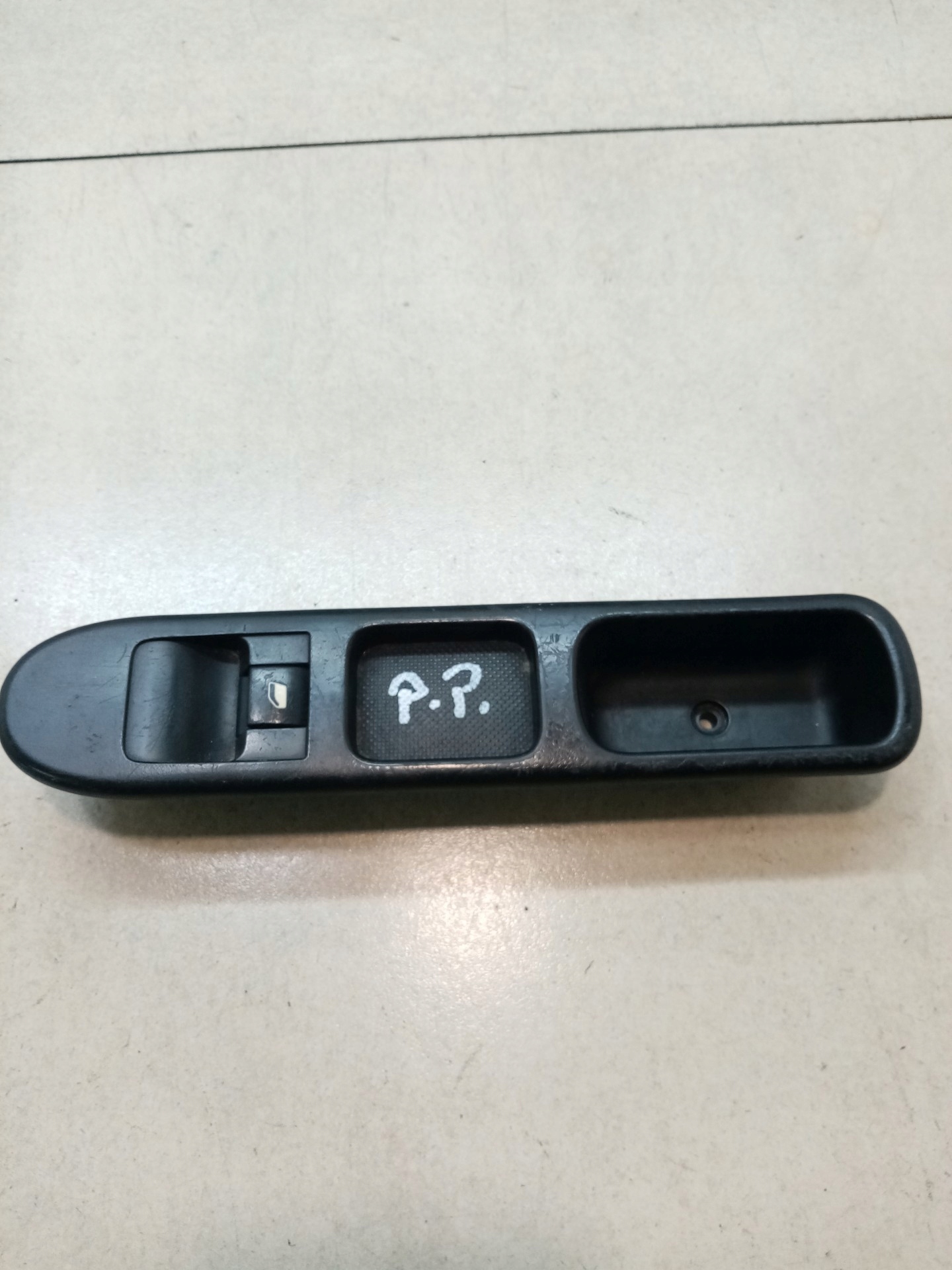 PANEL okna pravý předek PEUGEOT 307 2.0 HDI