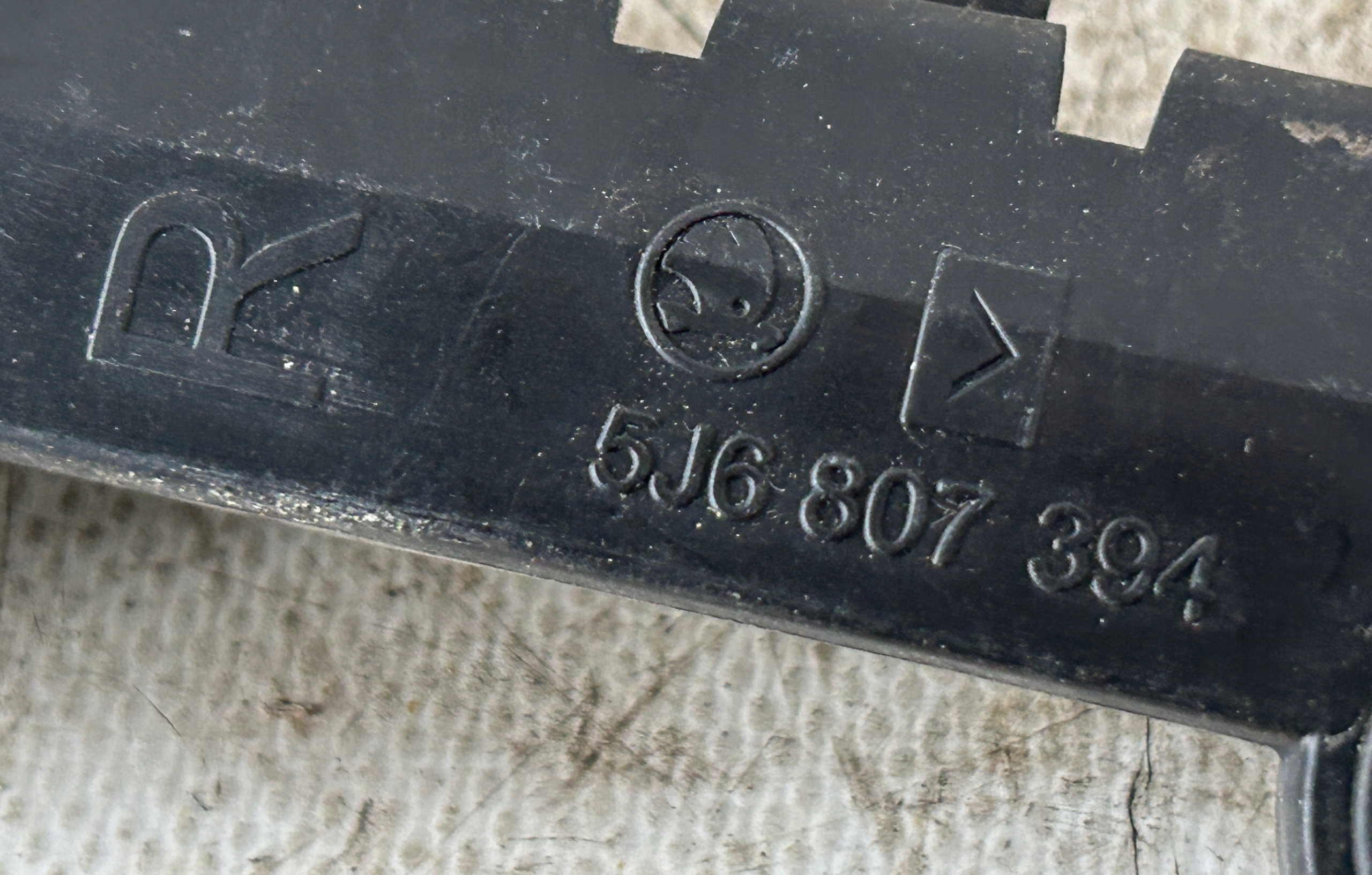 bumper bracket right rear part FABIA II HB 5J6807394