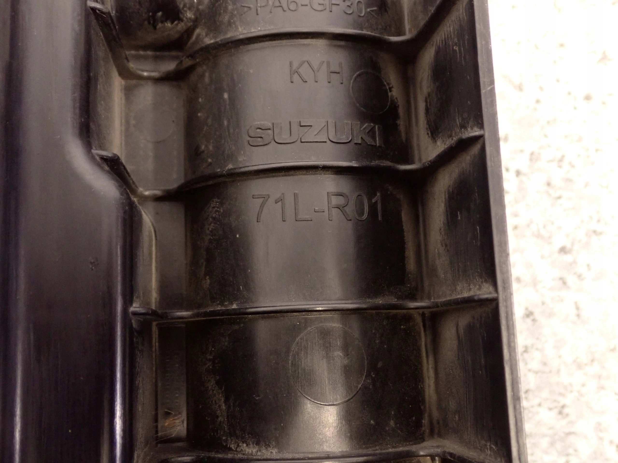 suzuki SPLASH 08-14 труба патрубок Воздух