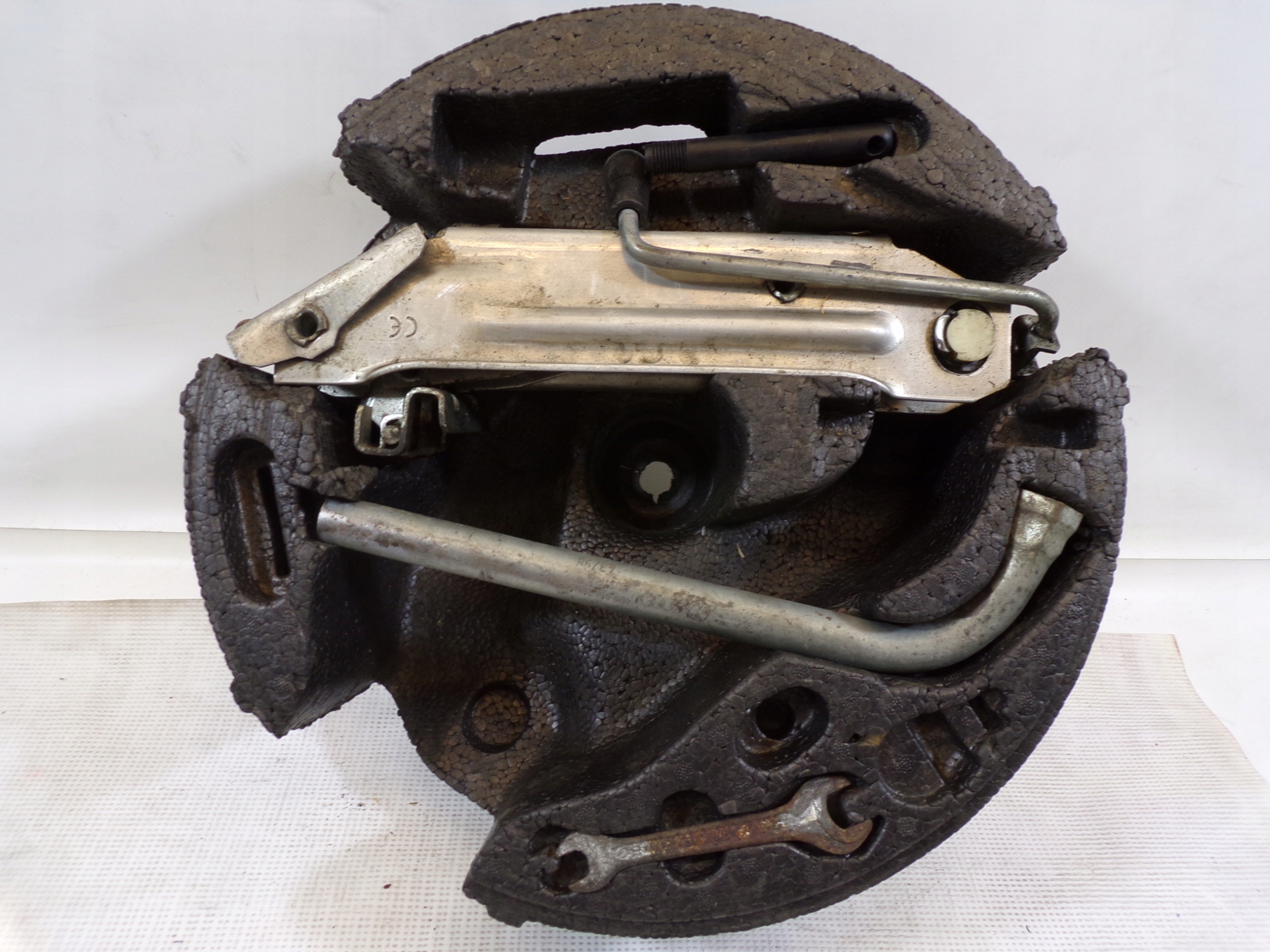 boot floor well AUDI A4 B5 KOMBI AVANT