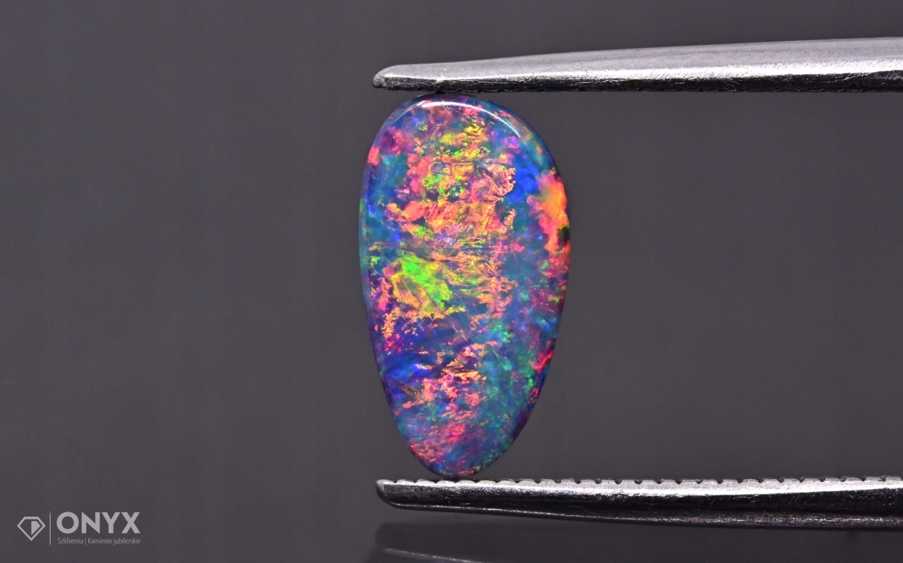 Opal Australská konvexní deska dublet nepravidelný