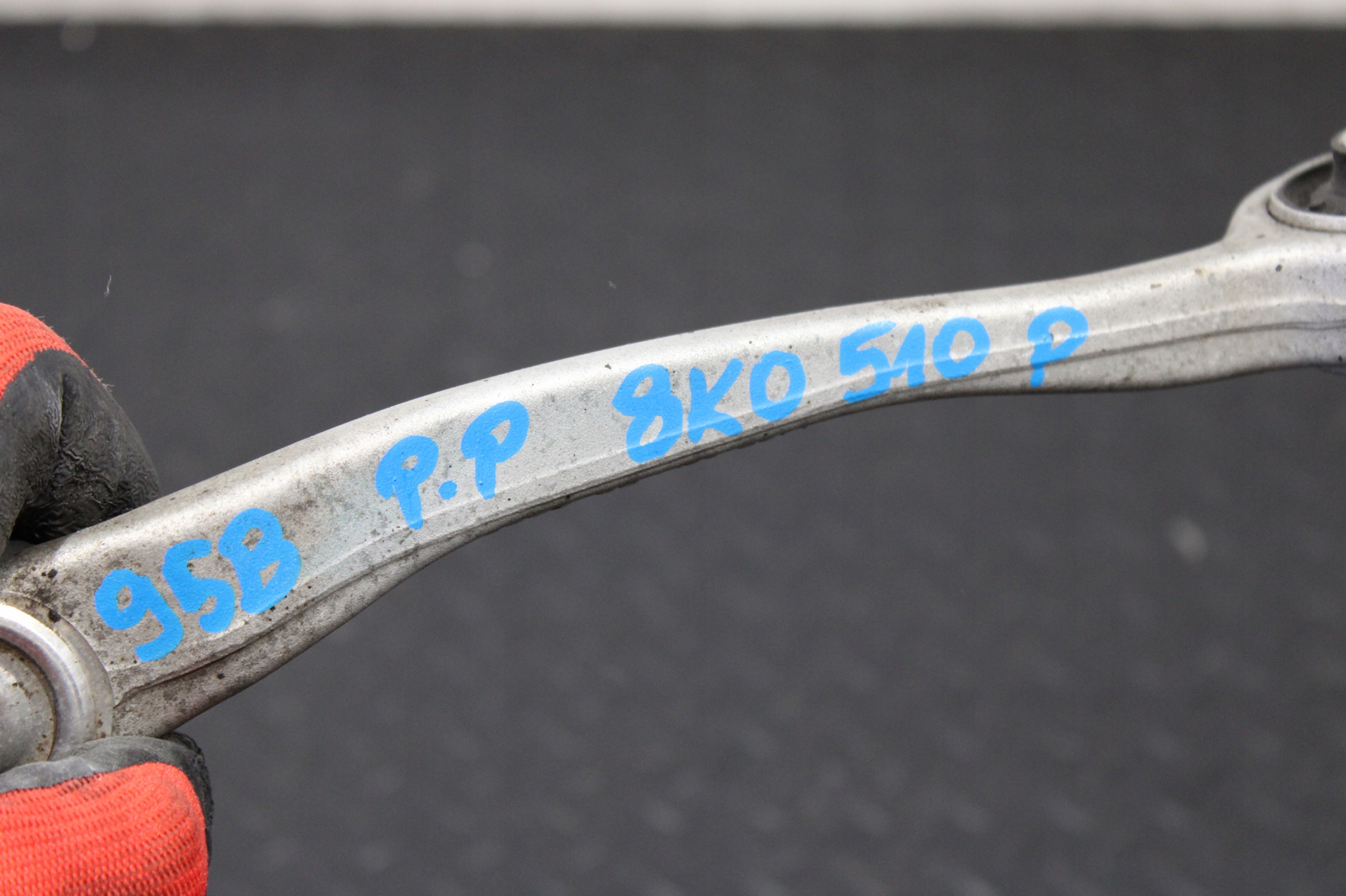 arm right front upper PORSCHE MACAN 95B 8K0510P