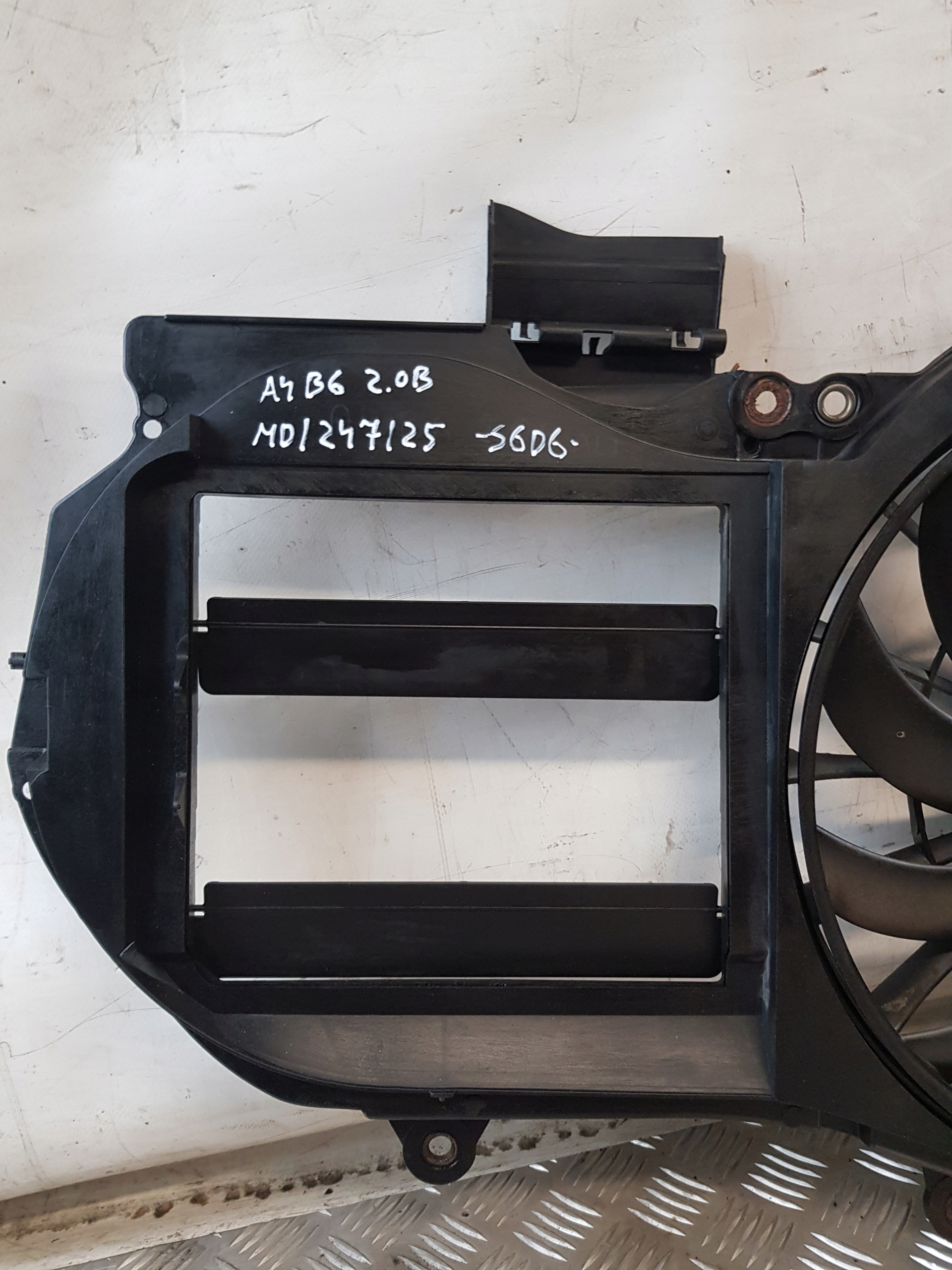 radiator fan + module 8E0121205 AUDI A4 B6 2.0B