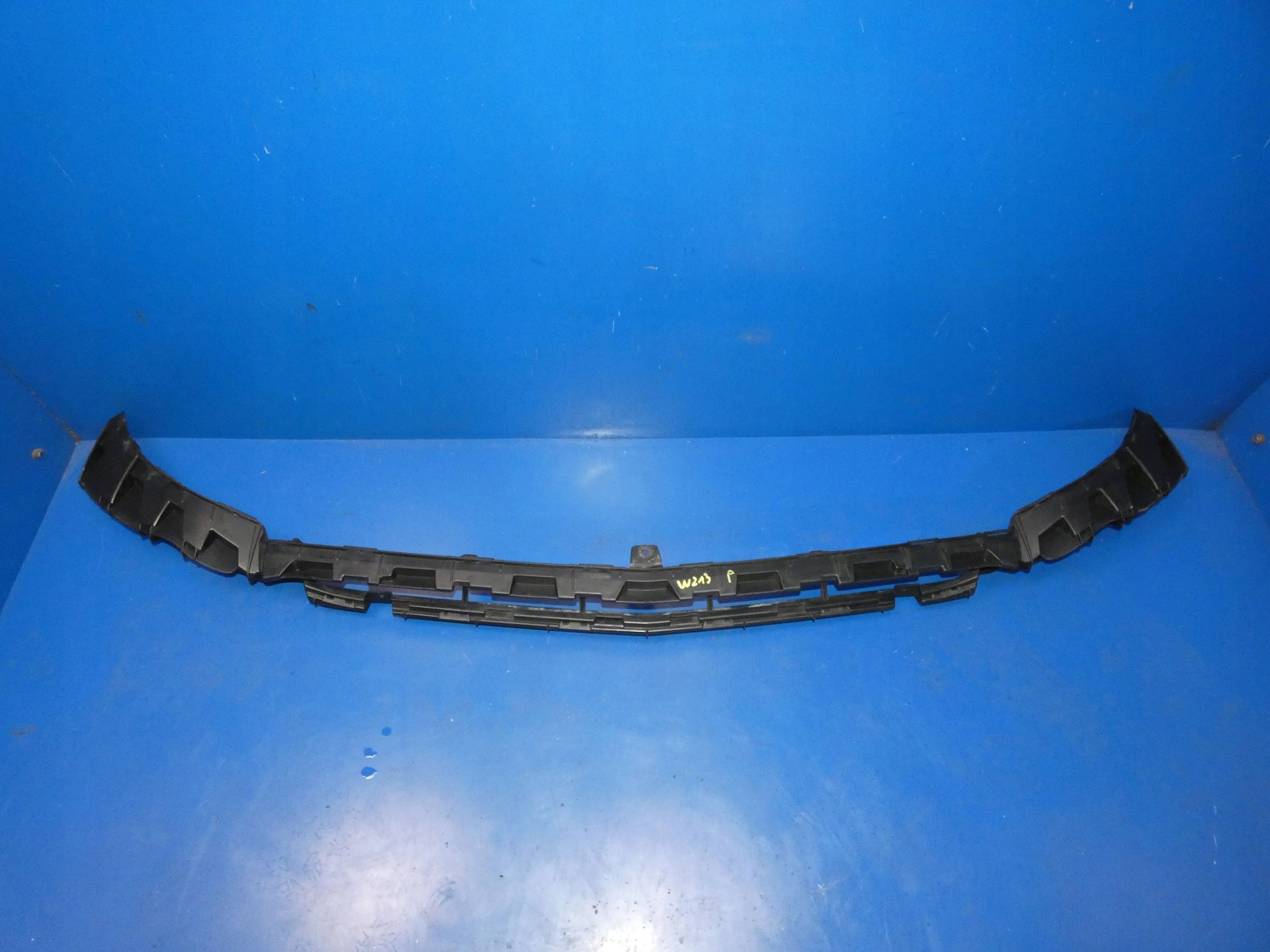 MERCEDES E KLASA W213 support holder grid of a bumper front