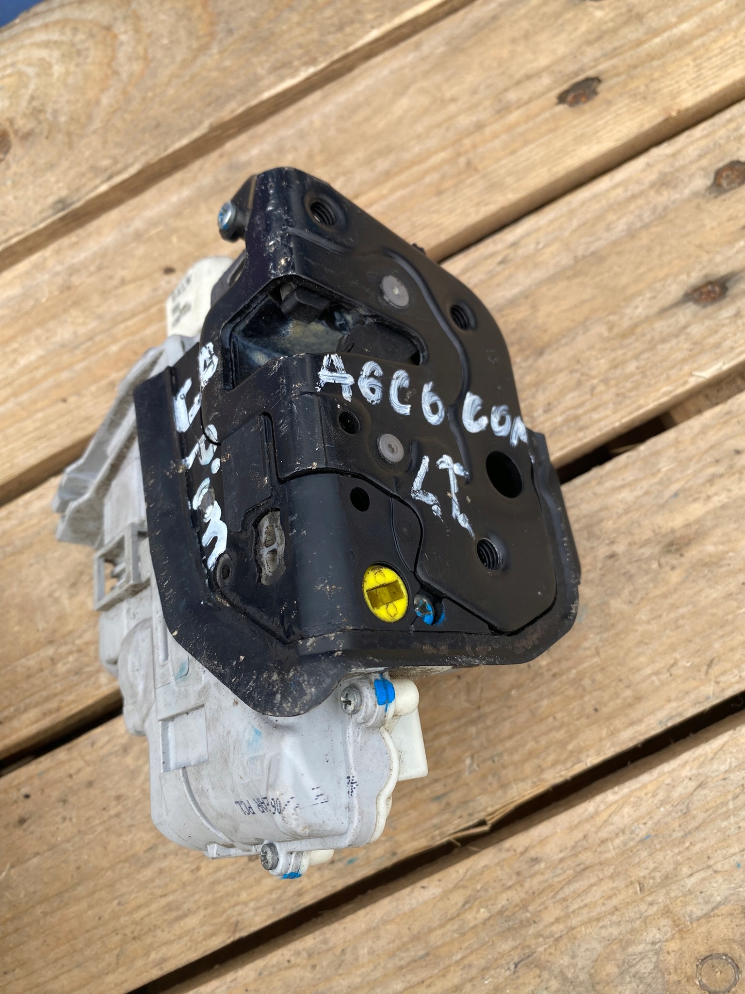 lock door left rear part rear left audi a6 c6 9 PIN