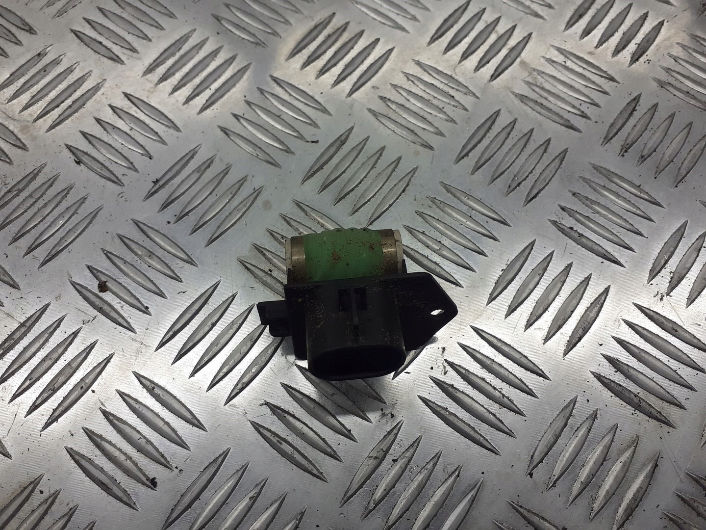 REZYSTOR WENTYLATORA OPEL MERIVA B 1.4 55702180