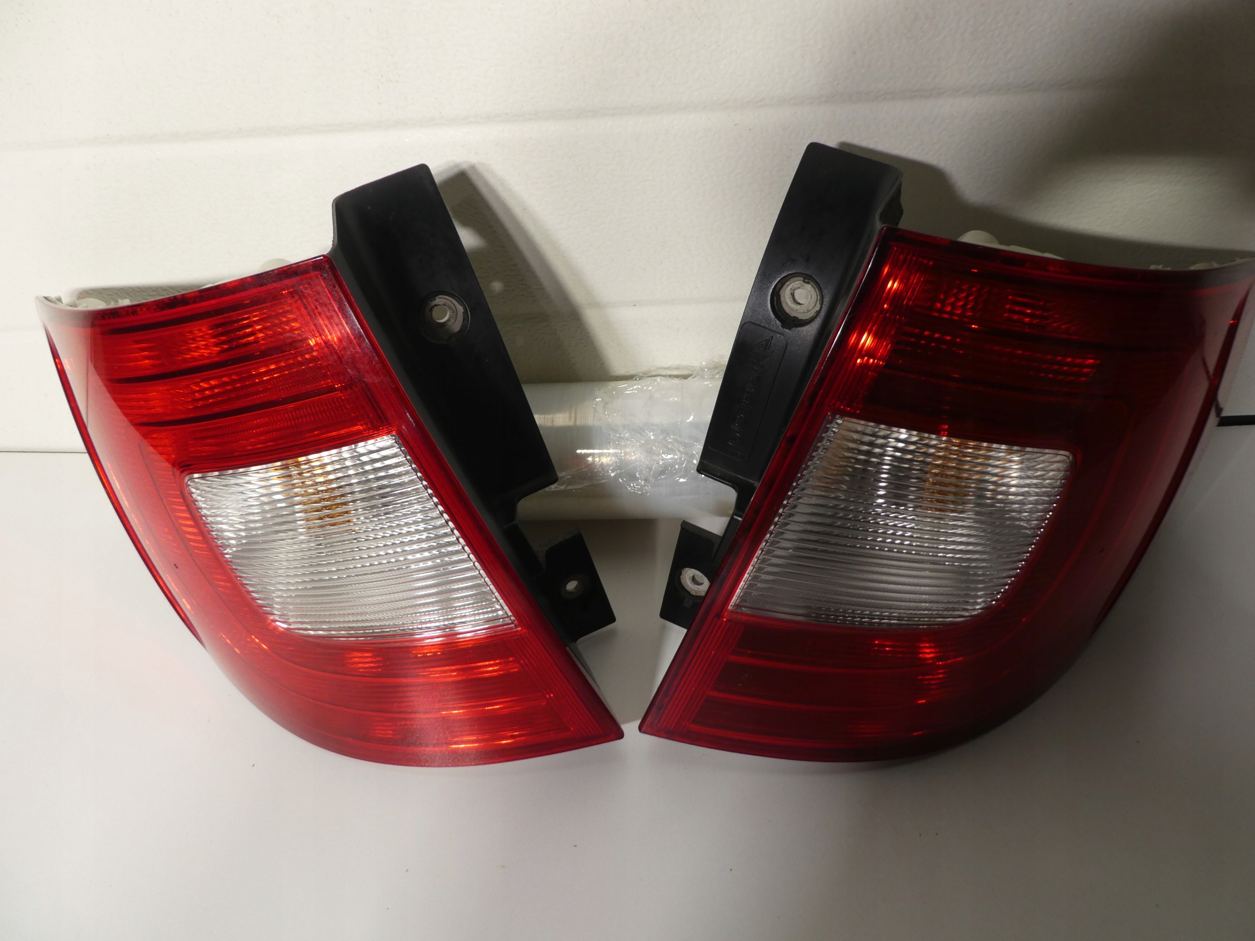 SKODA SUPERB II KOMBI lights rear part right left KOMPLET