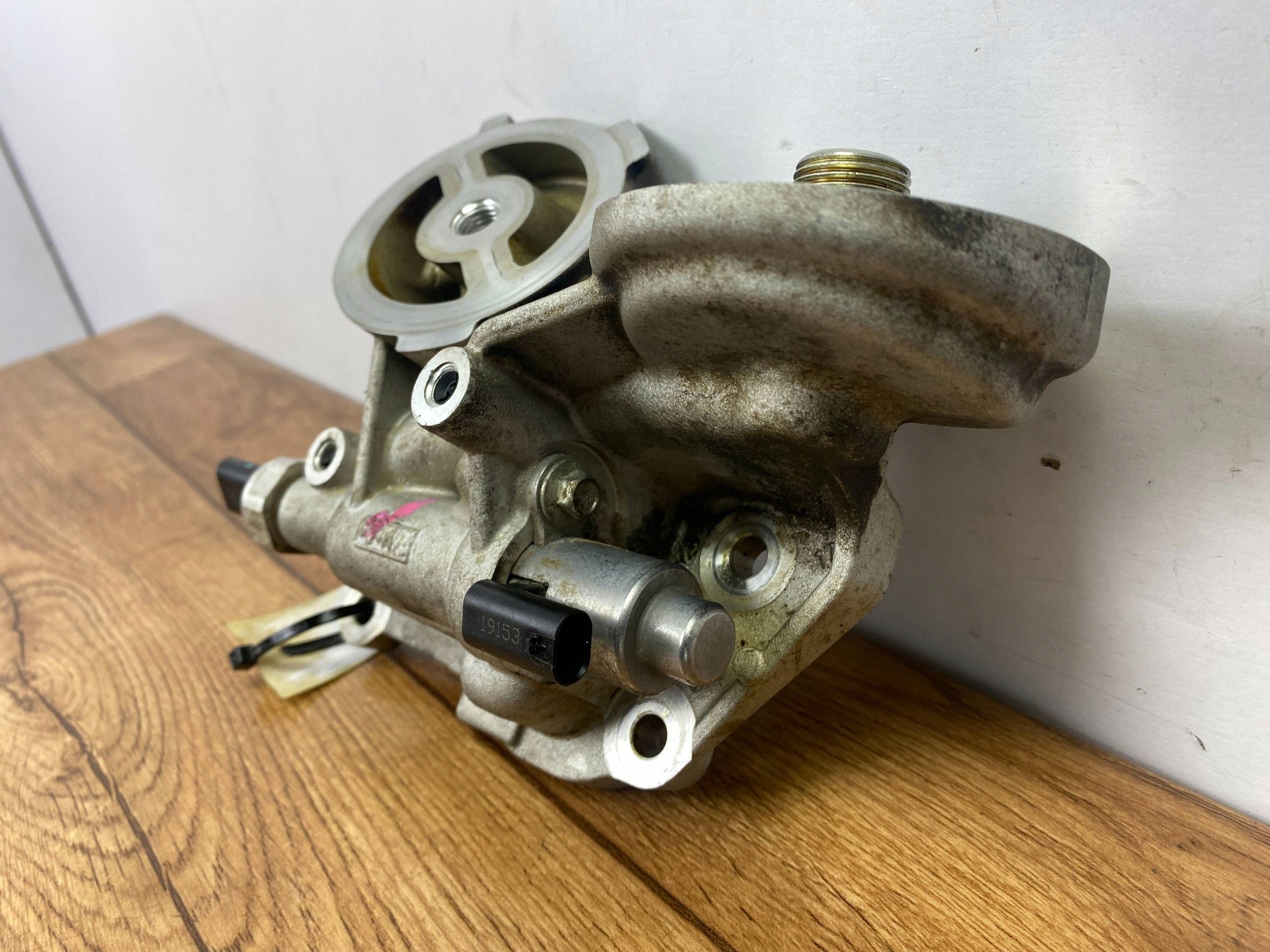 oil filter holder Ford Explorer VI 2020+