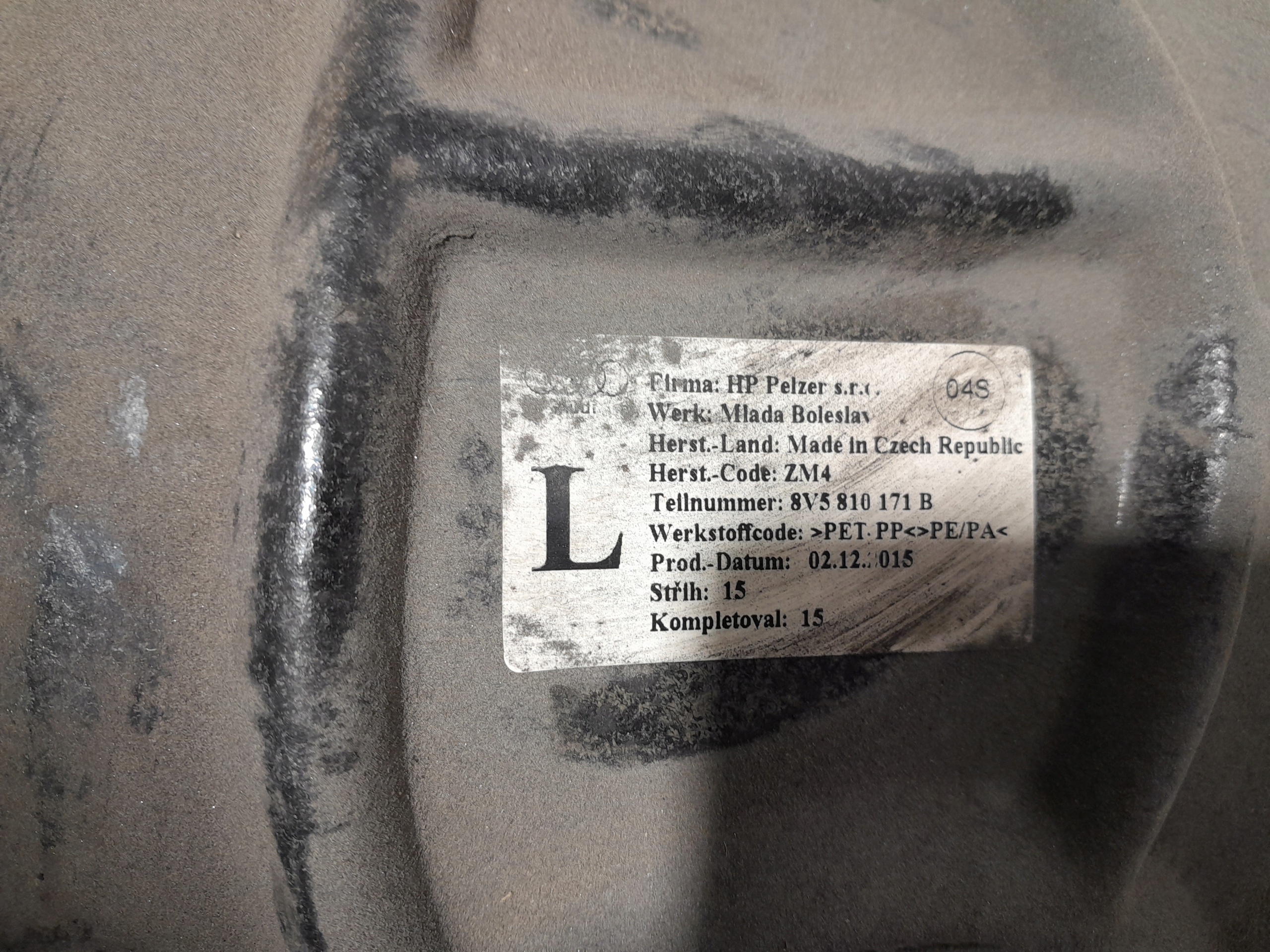 AUDI A3 S3 8V mudguard left rear part 8V5810171B