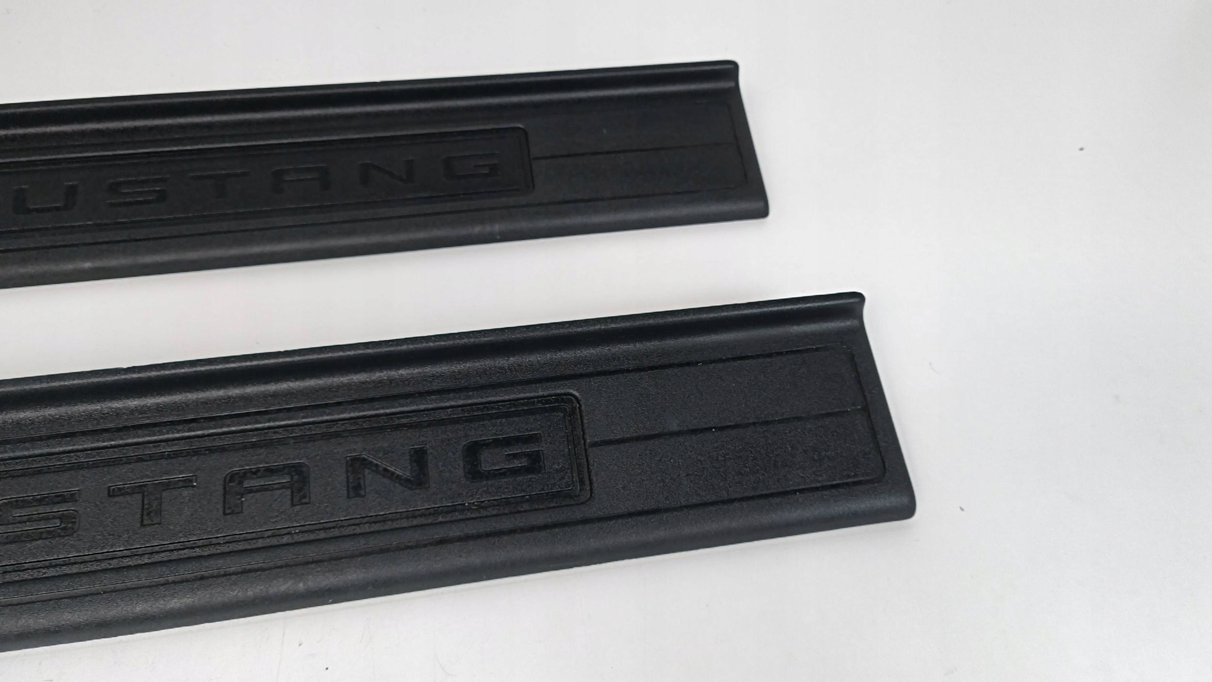 Ford Mustang VI mouldings threshold Komplet FR3B6313222A