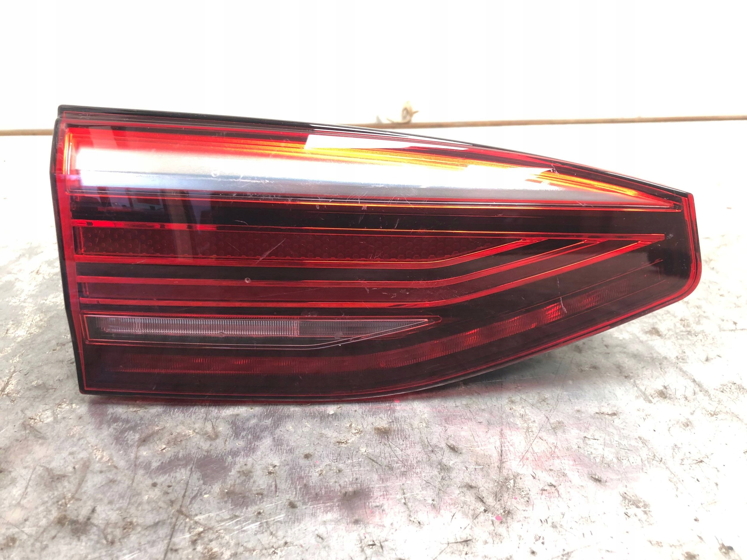 light LED left rear part to the bonnet VW T7 7T0945093A