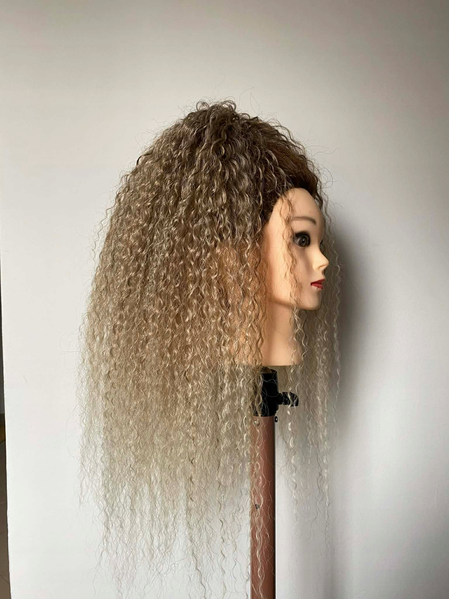 Dopinka afro krab v medové blond barvě ručně vyrobená handwork