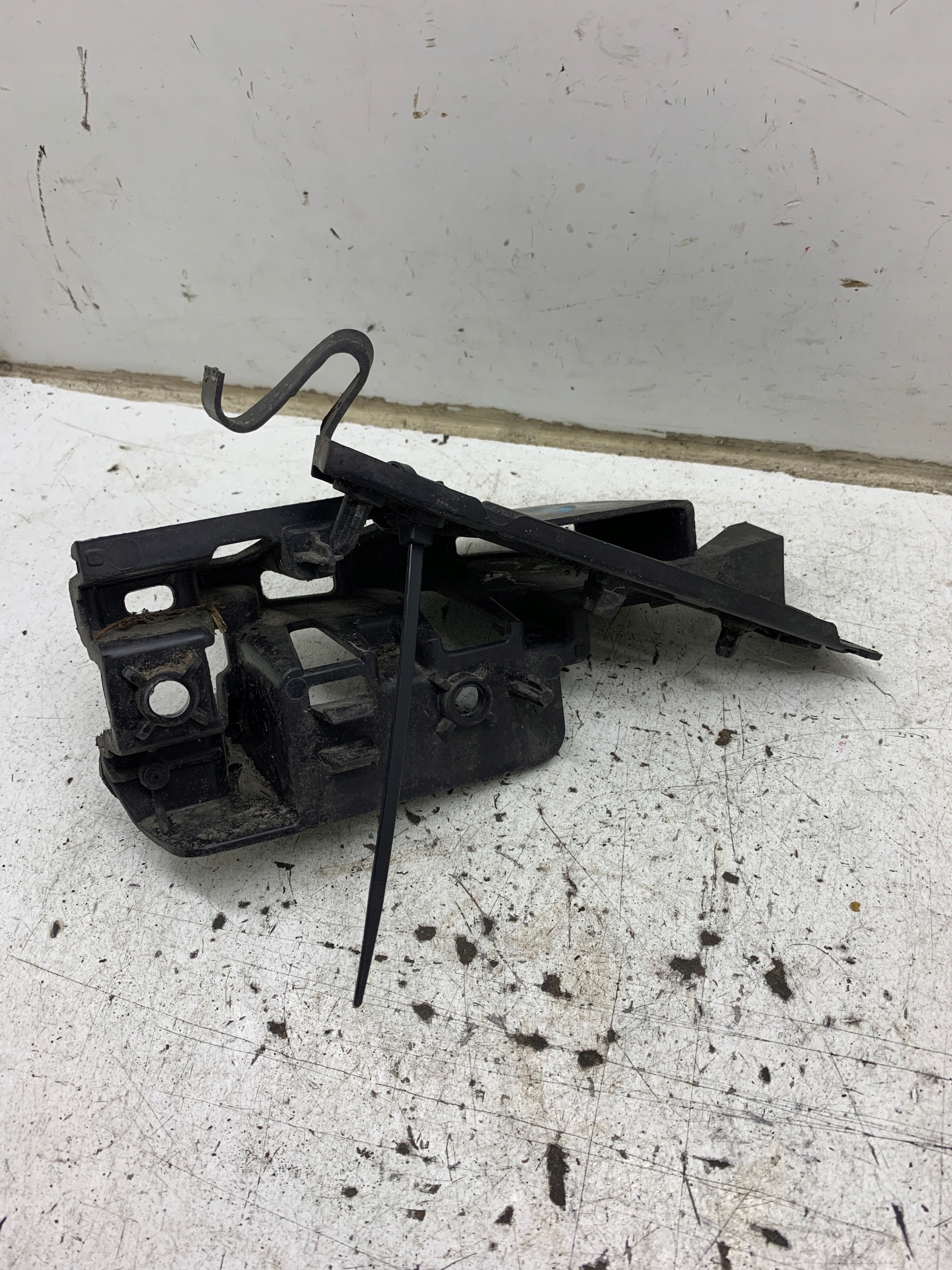 bumper bracket left rear part rear 9680554480 CITROEN BERLINGO