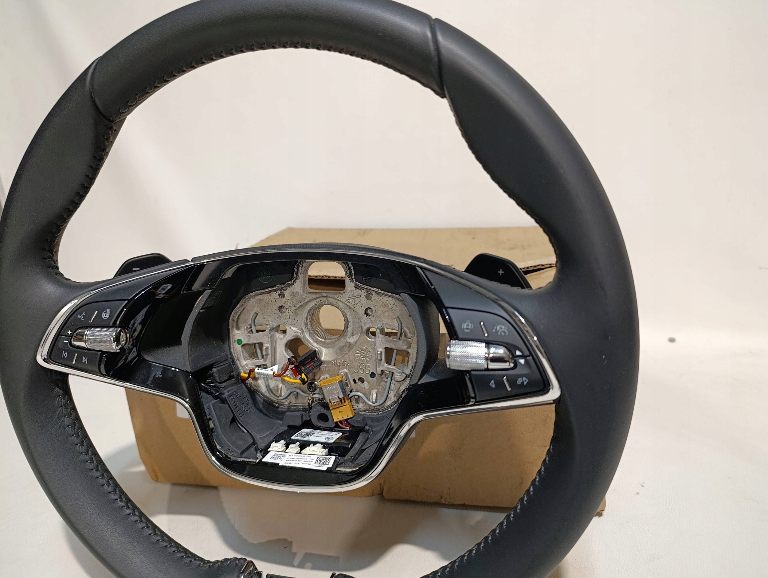 KIEROWNICA MULTIFUNKCYJNA SKODA OCTAVIA IV 4 5E3959542F Producent części Skoda OE