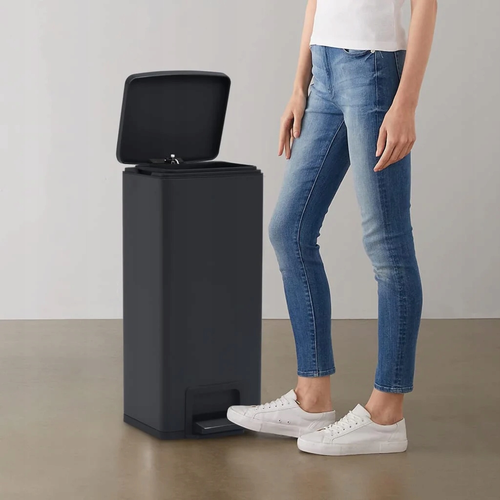 Levně Odpadkový koš s pedálem 30 l černý nerezová ocel