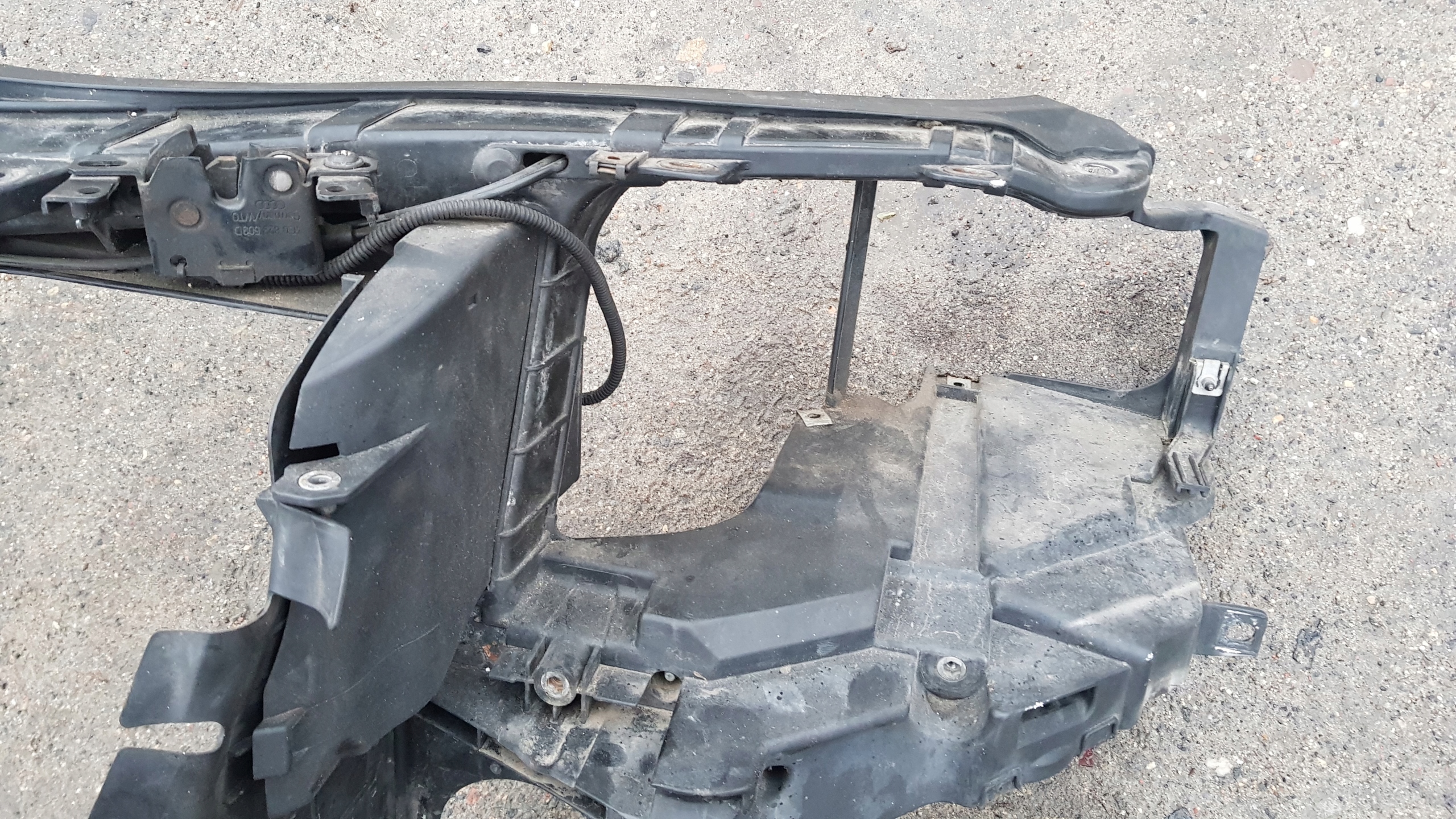 AUDI A8 D3 support panel for radiators pillar iron