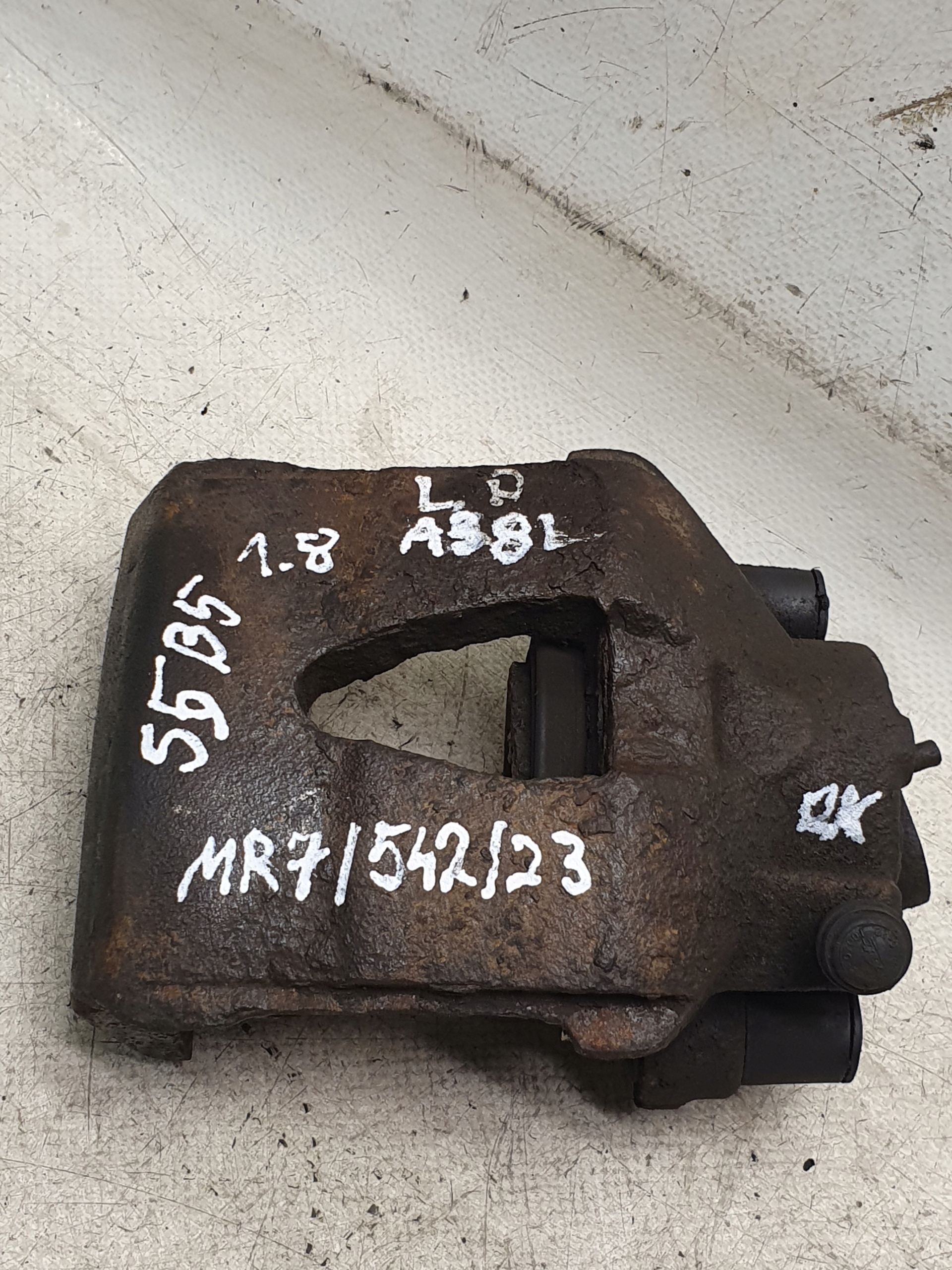 caliper brake left front AUDI A3 8L 1.8 125KM 97r.