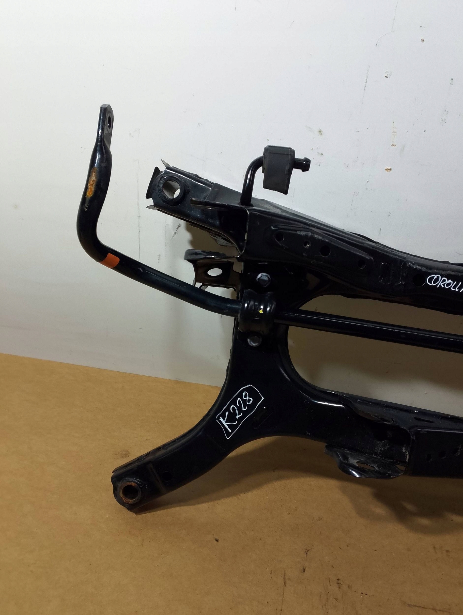 Toyota Corolla E21 Hatchback Kombi axle beam rear. (K228)
