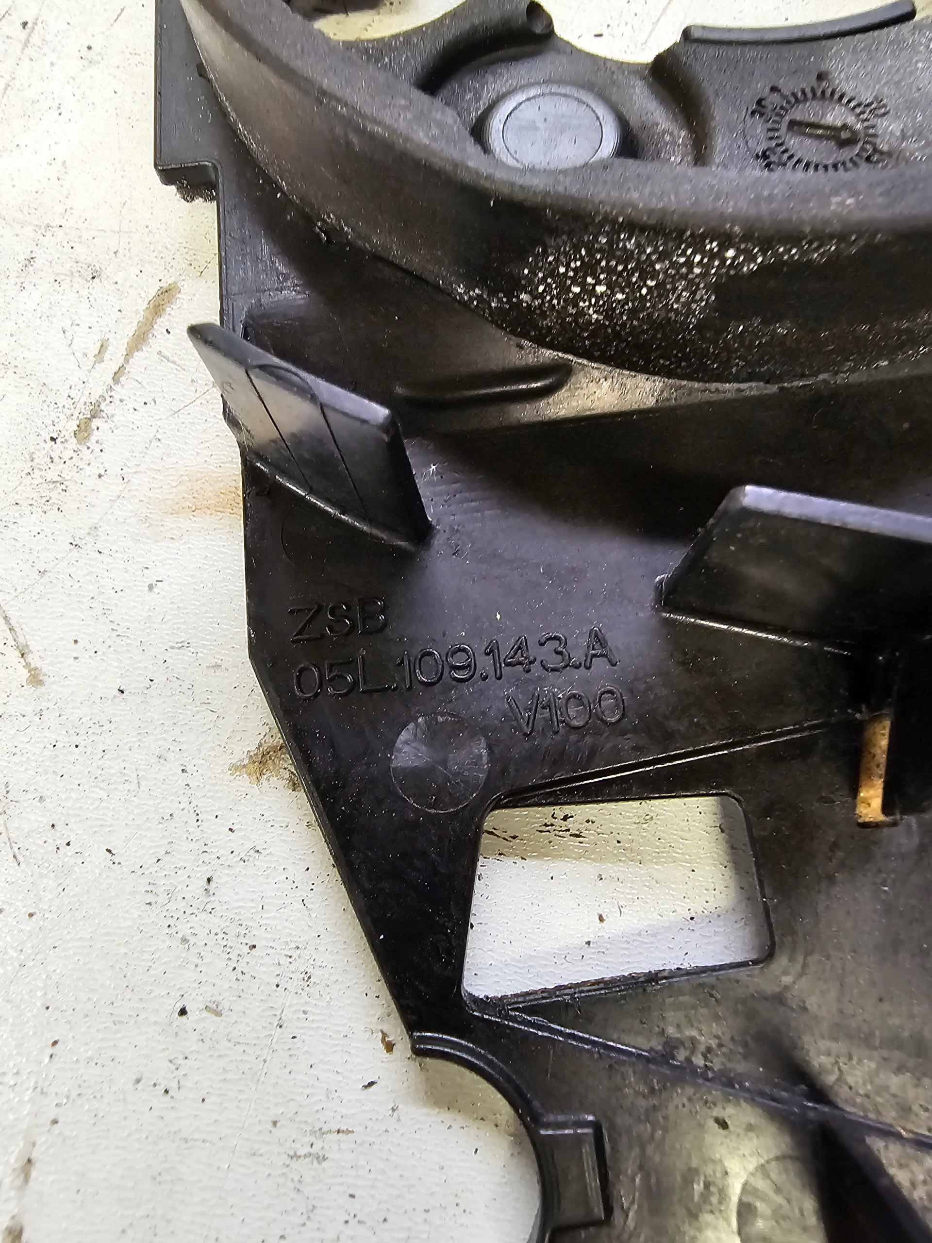 Couvercle carter distribution AUDI A6 C8 2.0 TDI 05L109143A