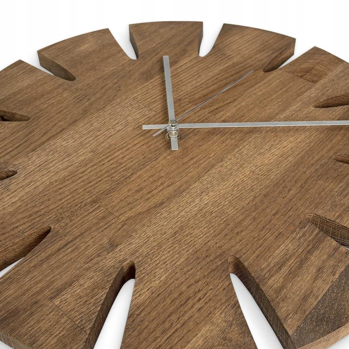 Tmavé drevené nástenné hodiny dub, strieborné ručičky, 30cm
