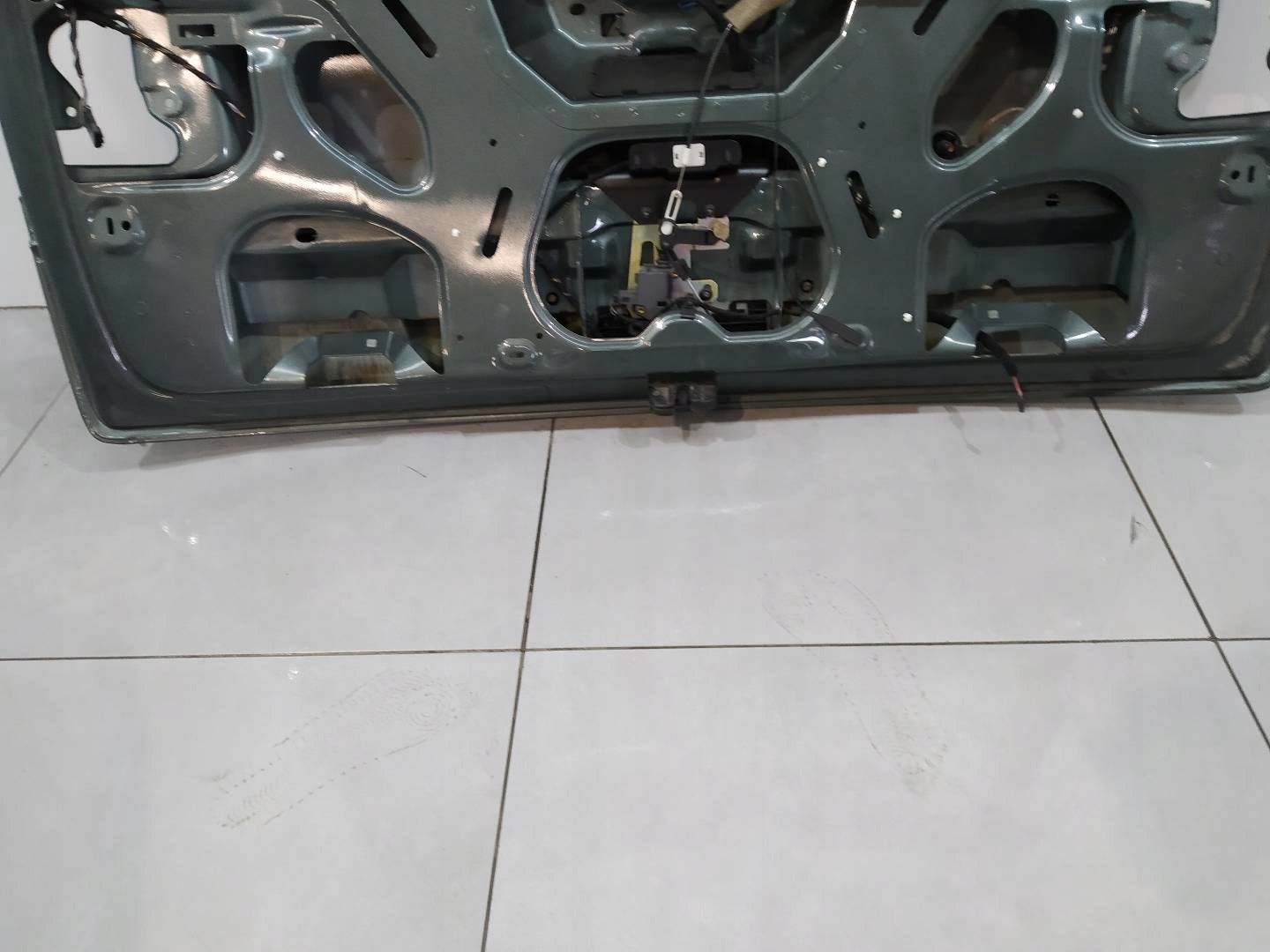 boot door window VW Volkswagen Touareg and (2002-2010)