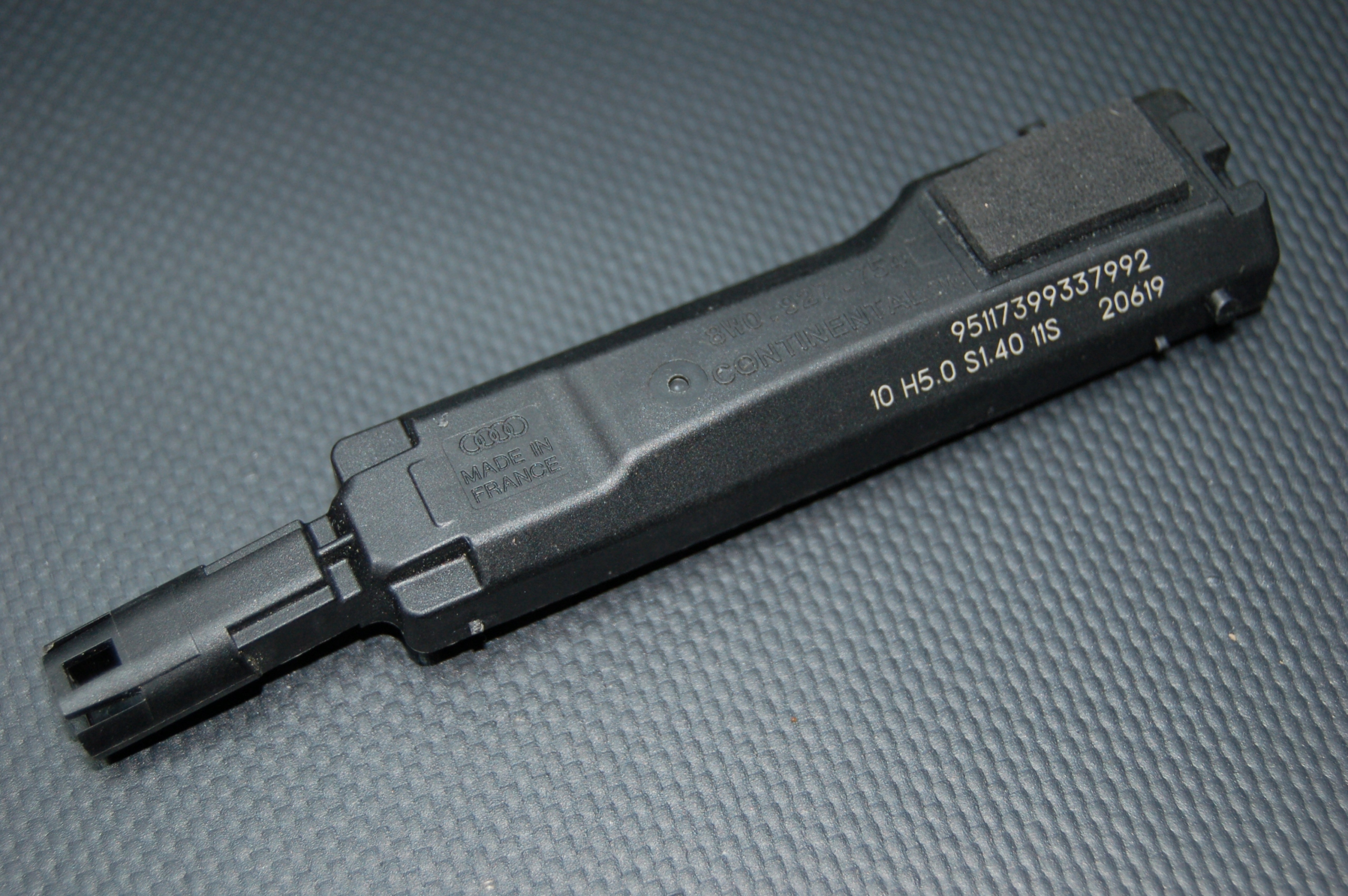 Антена Kessy Audi A4 A5 S5 RS4 RS5 8W0927754