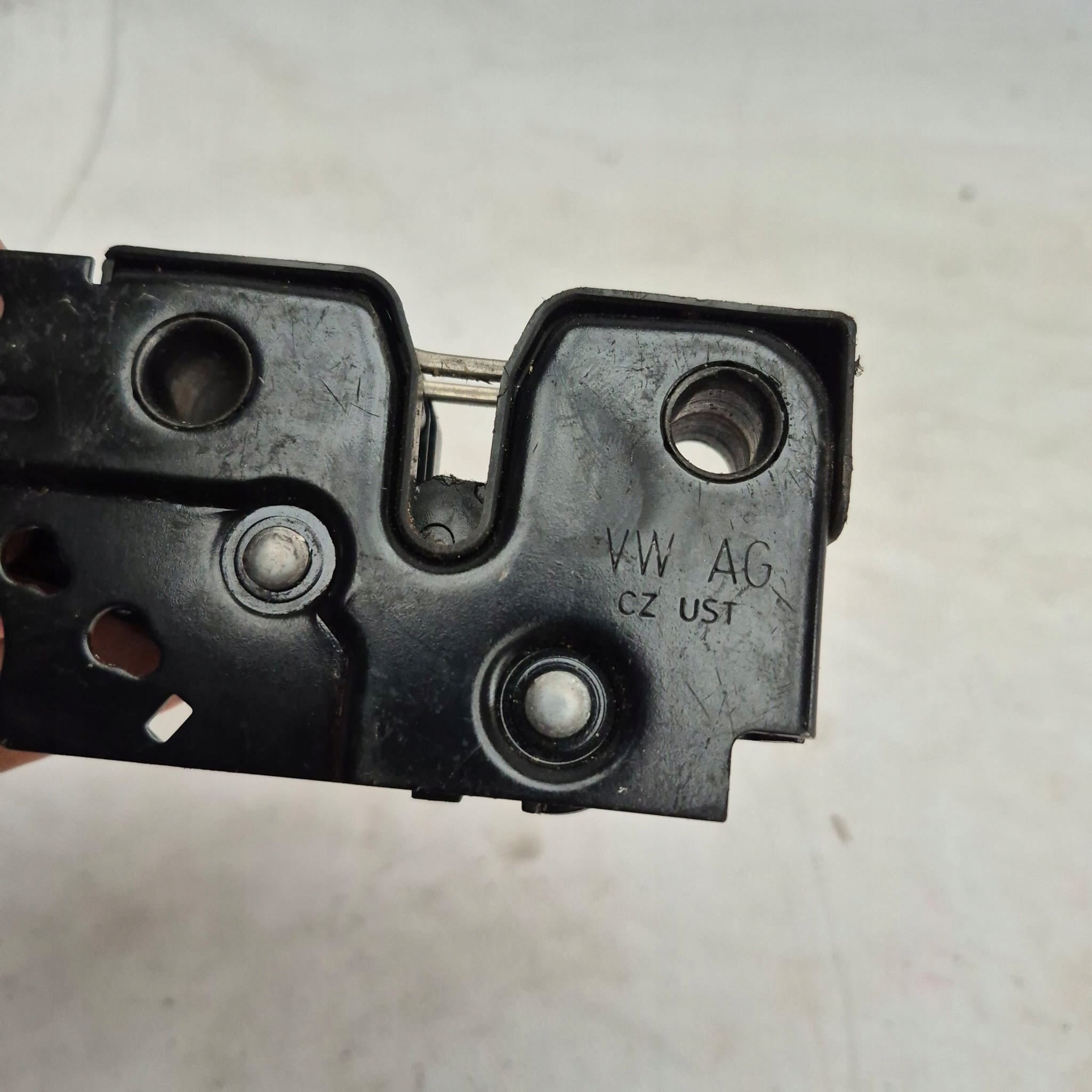 SKODA OCTAVIA II 2 04-13 lock RYGIEL bonnets
