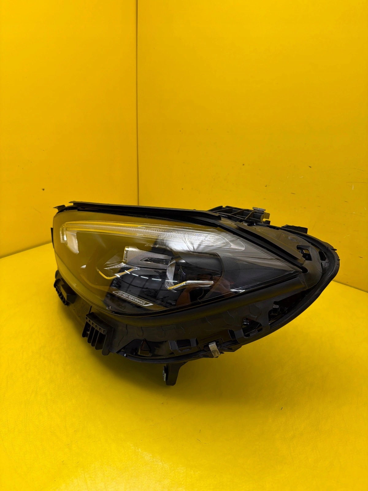 light left Mercedes C-Klasa W206 21- Full Led A2069066104
