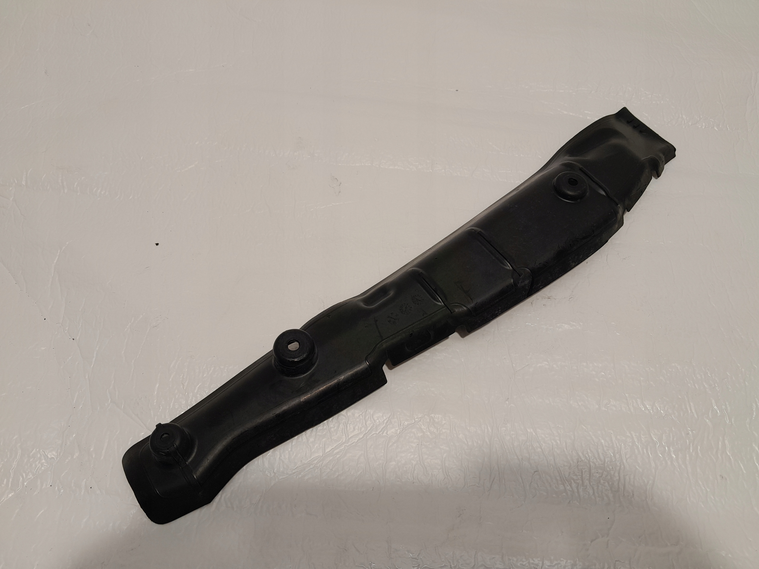 AUDI A5 8W fedél hangszigetelő sárvédöt bal eleje 8W6821111