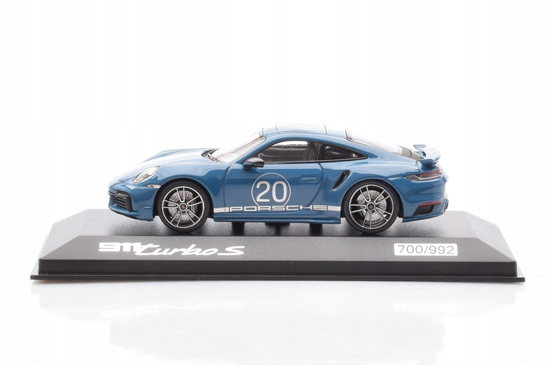 Porsche 911 992 Turbo S Oslo Blue Minichamps 1/43