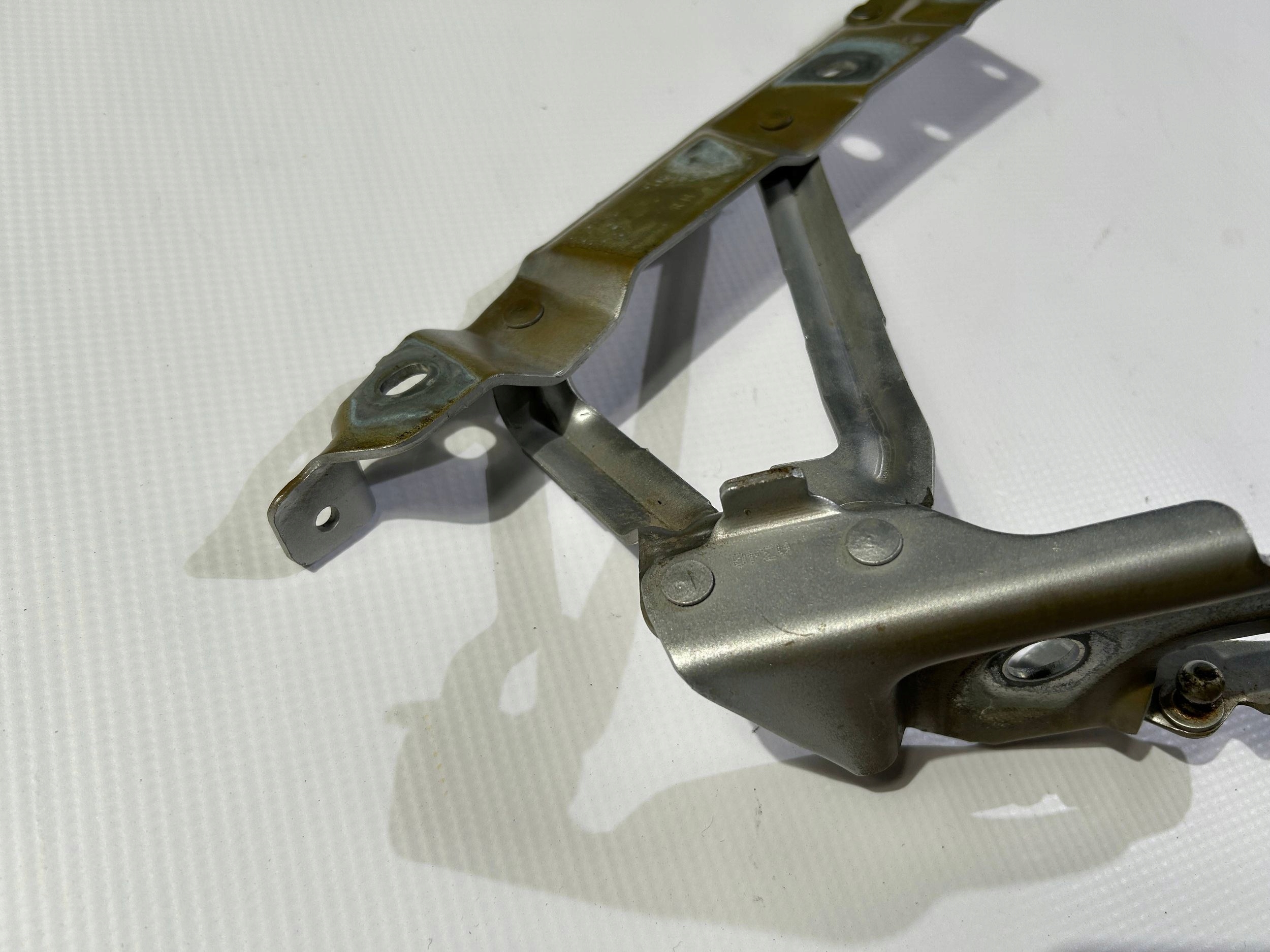hinge bonnet boot right Dodge Challenger 2015