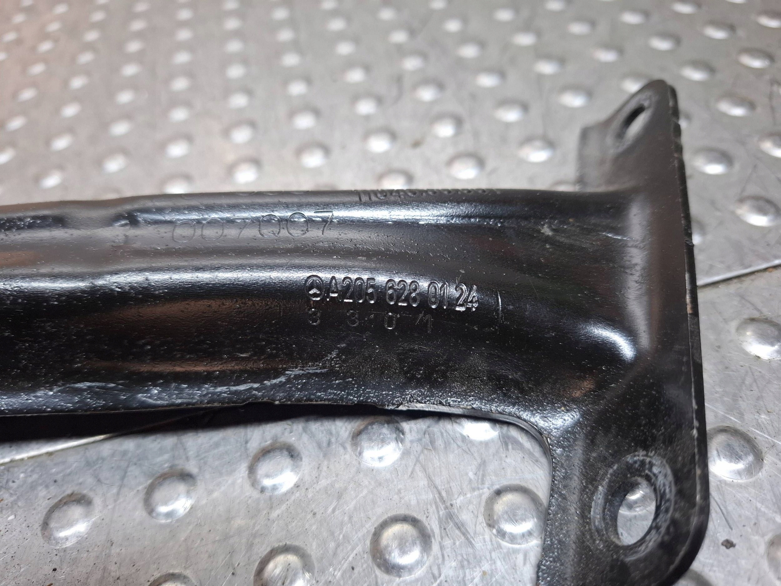 sider console holder under the window A2056280124 MERCEDES C-KLASA W205 AMG
