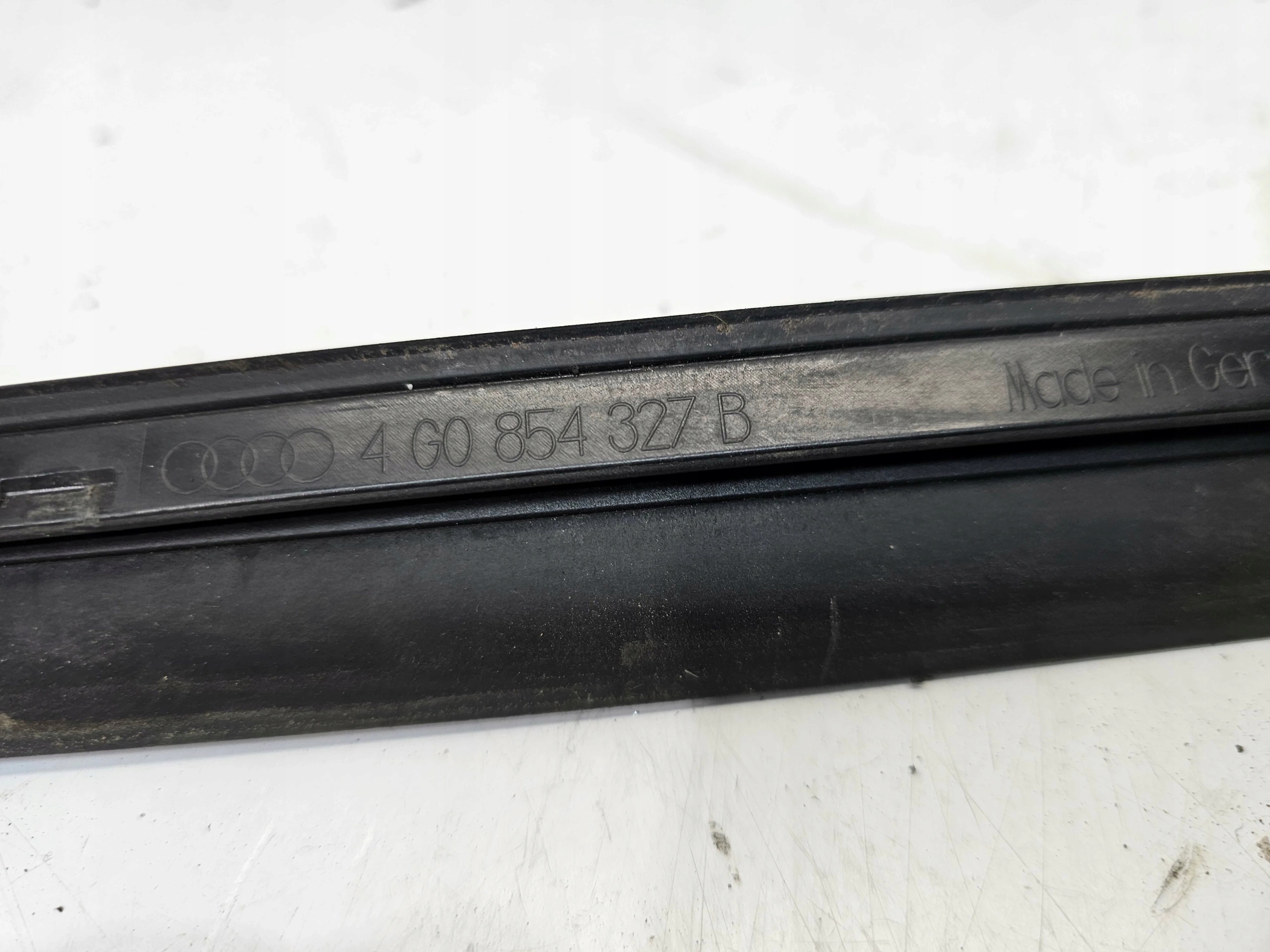 moulding dust windows CZOLOWEJ left front AUDI A6 C7 4G0854327B