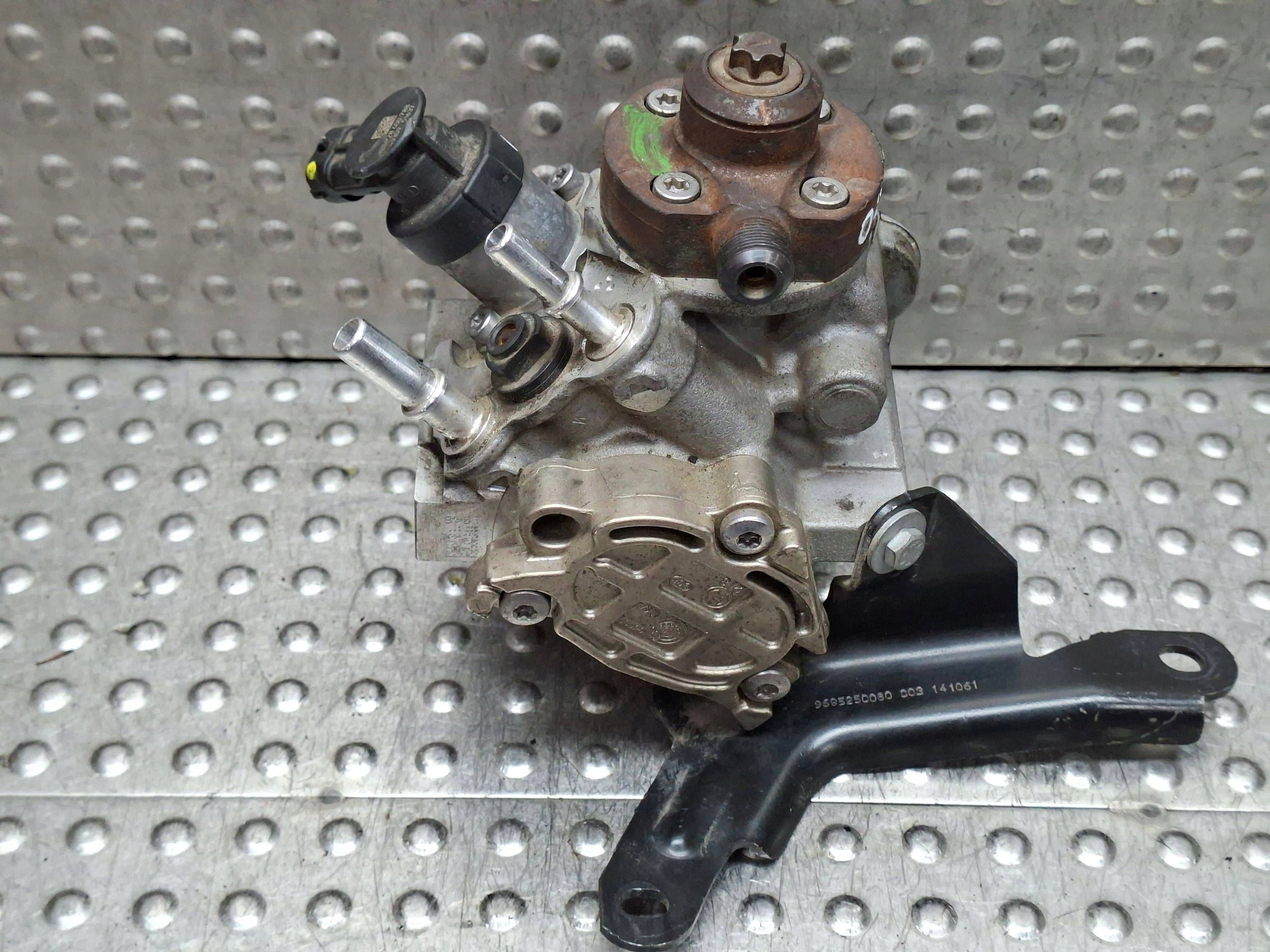 Einspritzpumpe BOSCH 0445010516 PEUGEOT 208 1.6 EHDI 2012