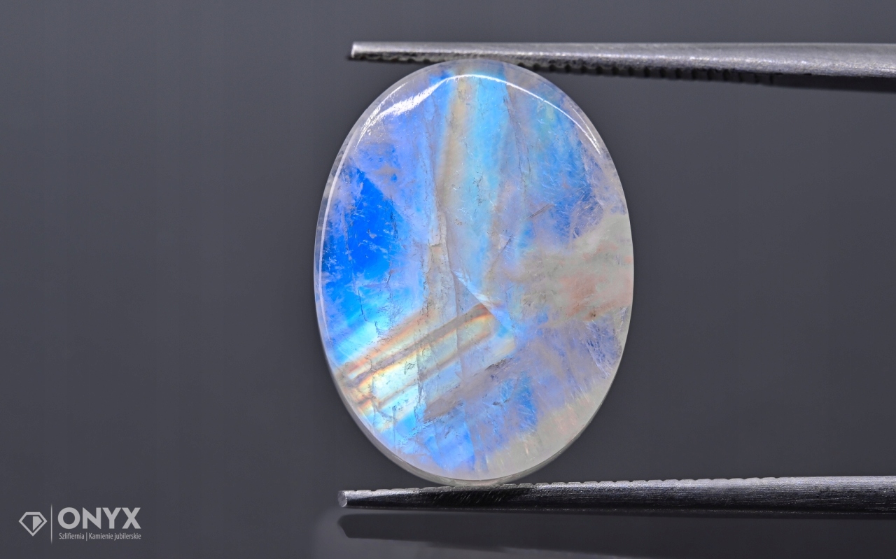 Měsíční kámen mělký ovál 16x12 mm