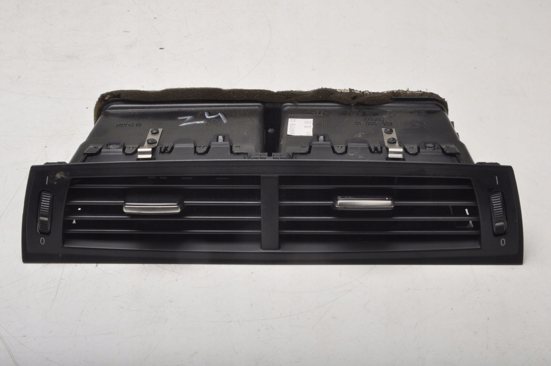 BMW E85 Центральна вентиляційна решітка