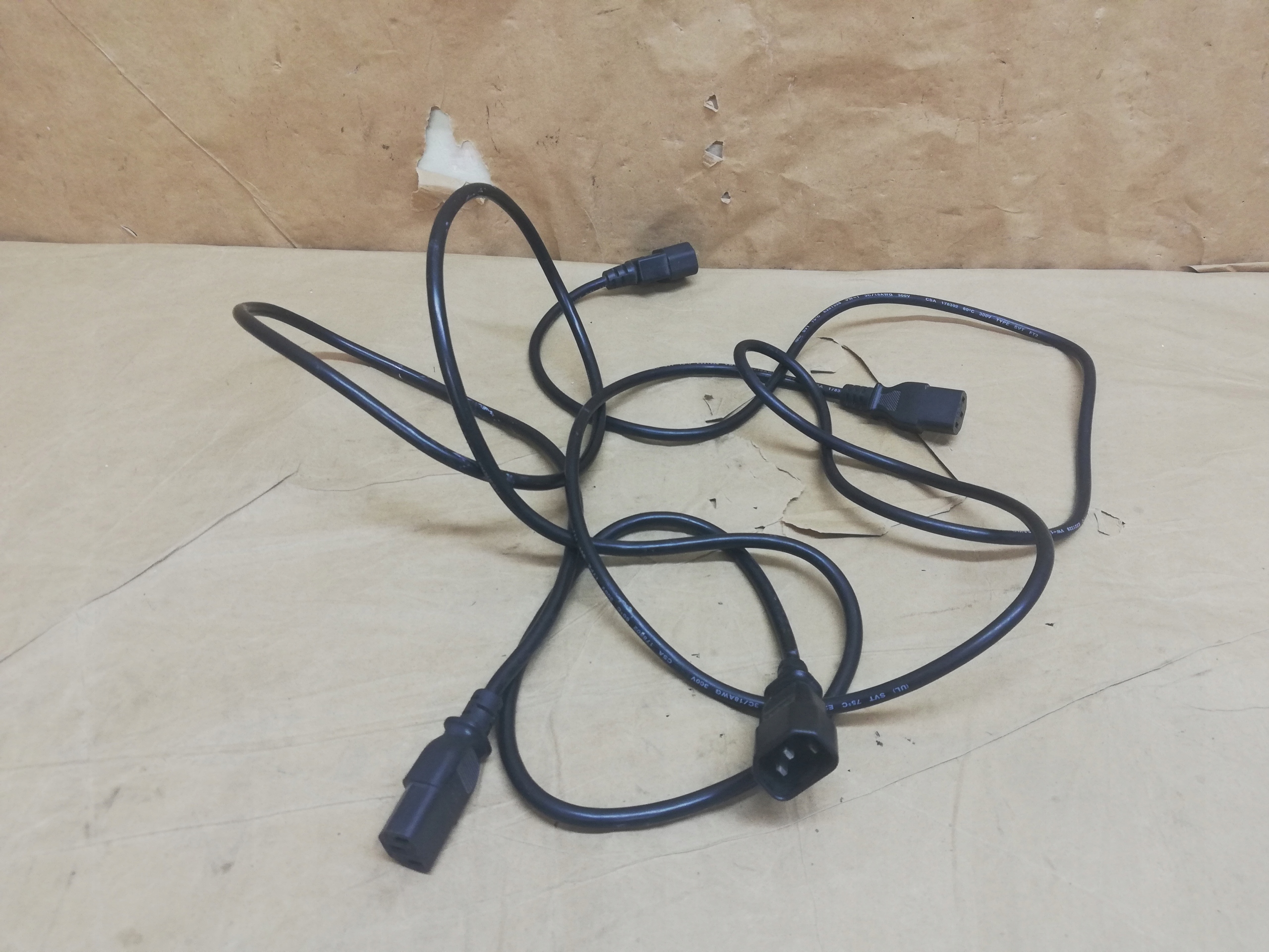 PRZEWÓD ZASILAJĄCY DO KOMP. MONITOR 1,8M (10381)