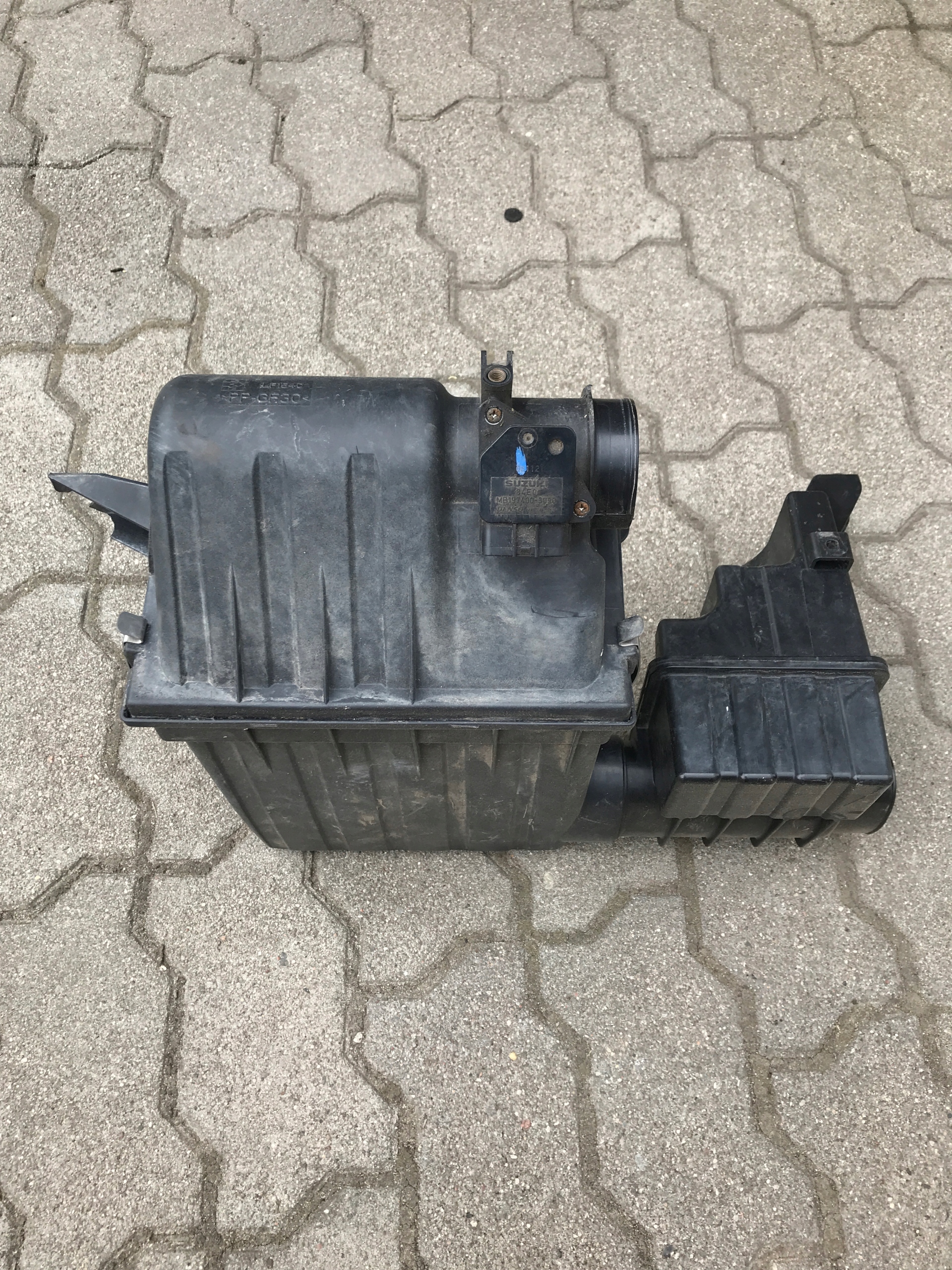 Gehäuse filter luft SUZUKI SWIFT MK6 63J-A01