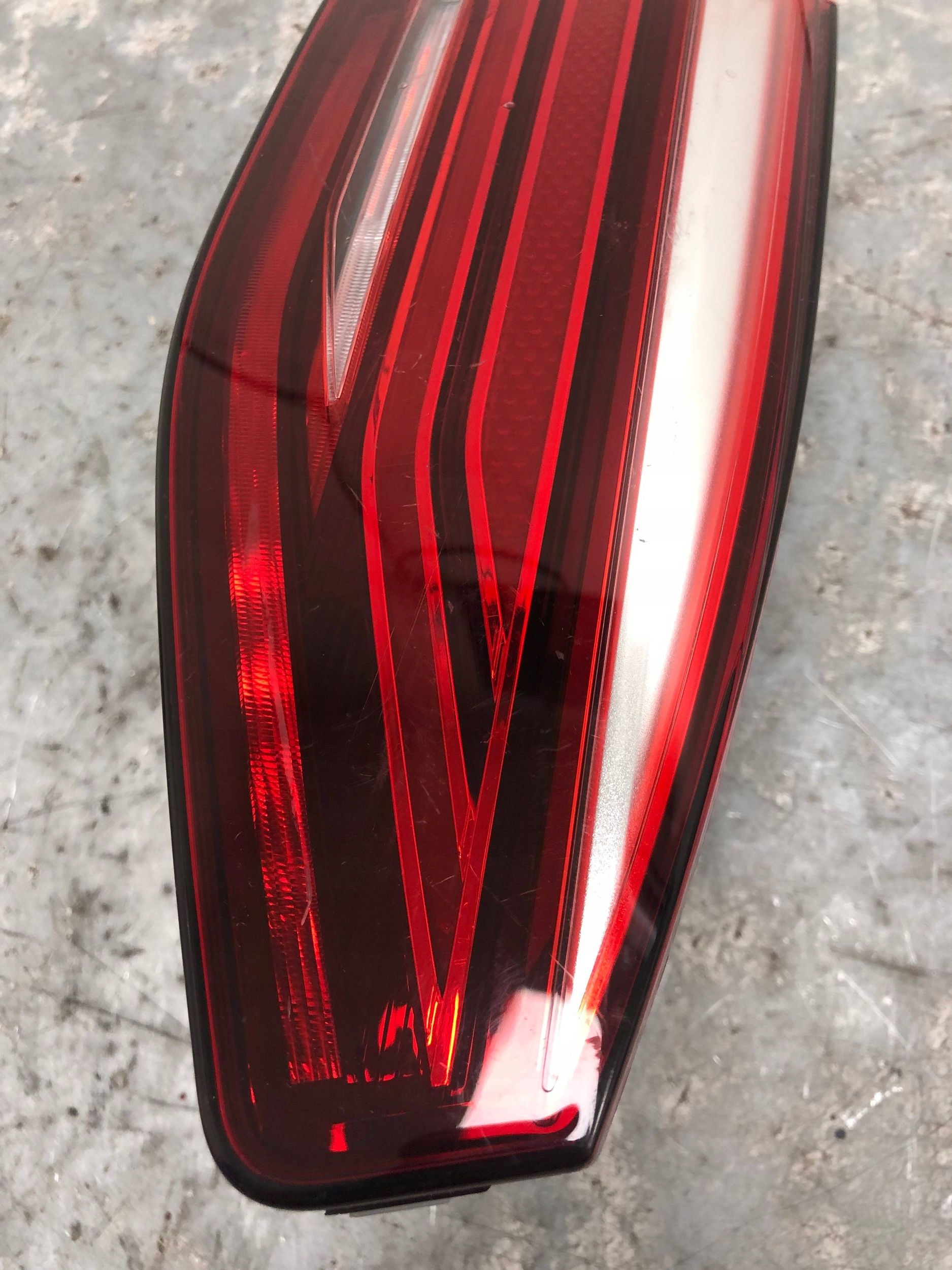 light LED left rear part to the bonnet VW T7 7T0945093