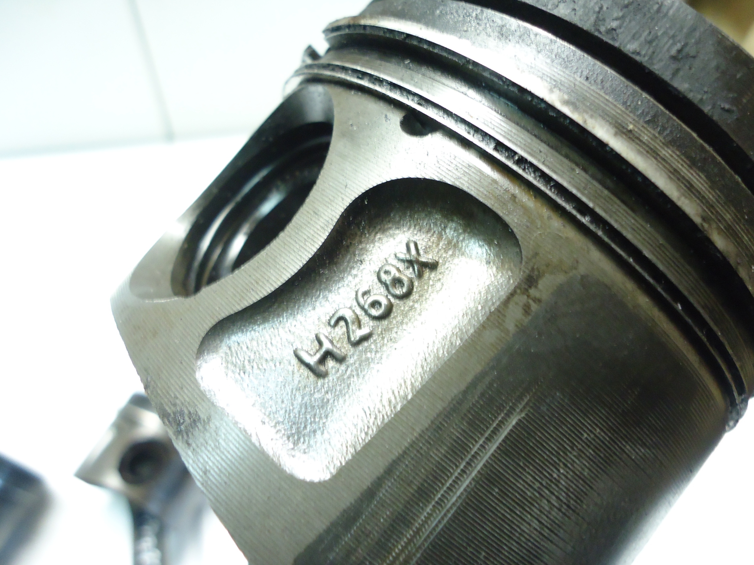 FORD TRANSIT MK7 2.2TDCI Piston avec bielle H268X
