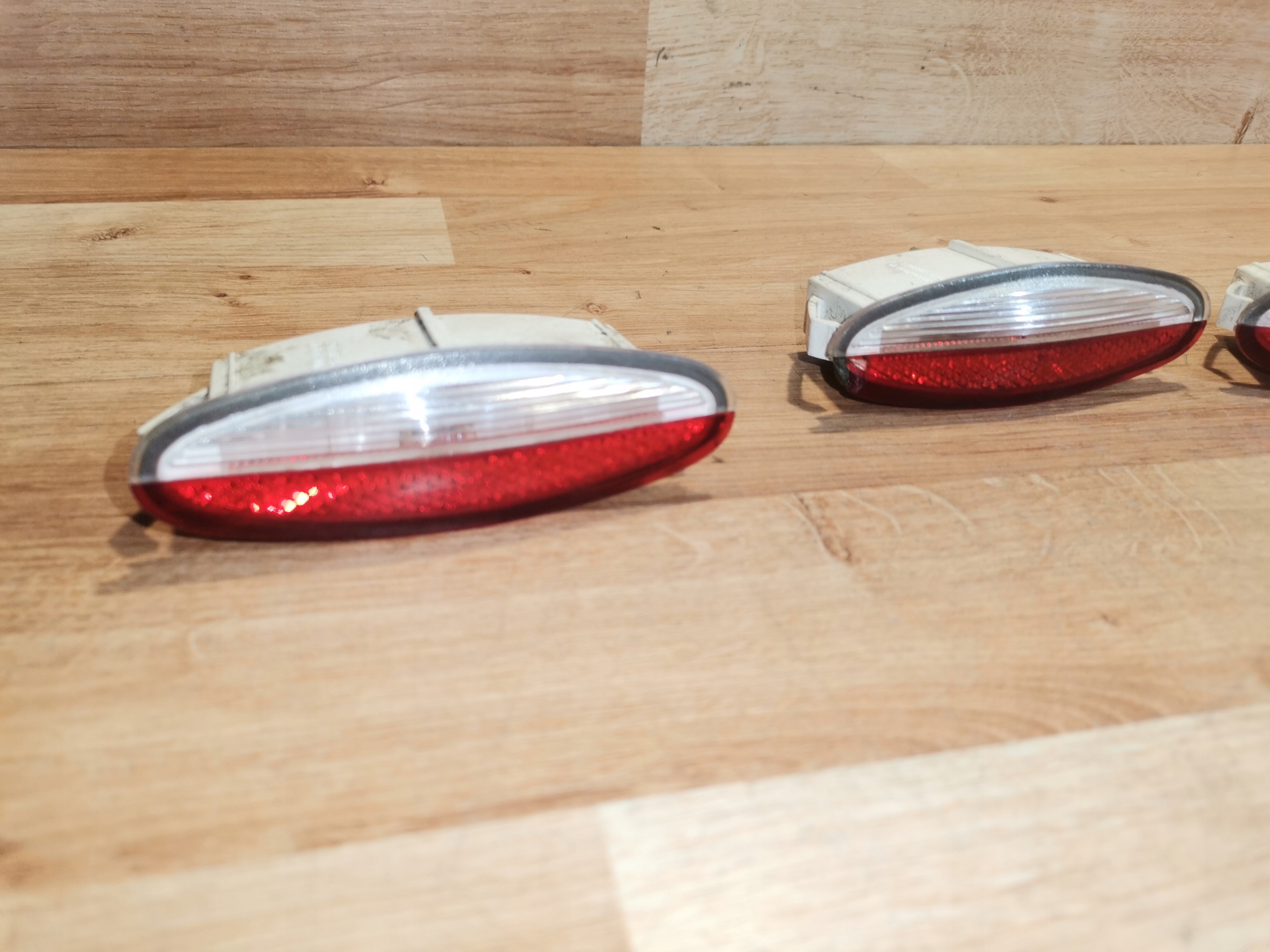 OŚWIETLENIE LAMPKA BOCZKA RENAULT LAGUNA II 8200003263A komplet Typ samochodu Samochody osobowe